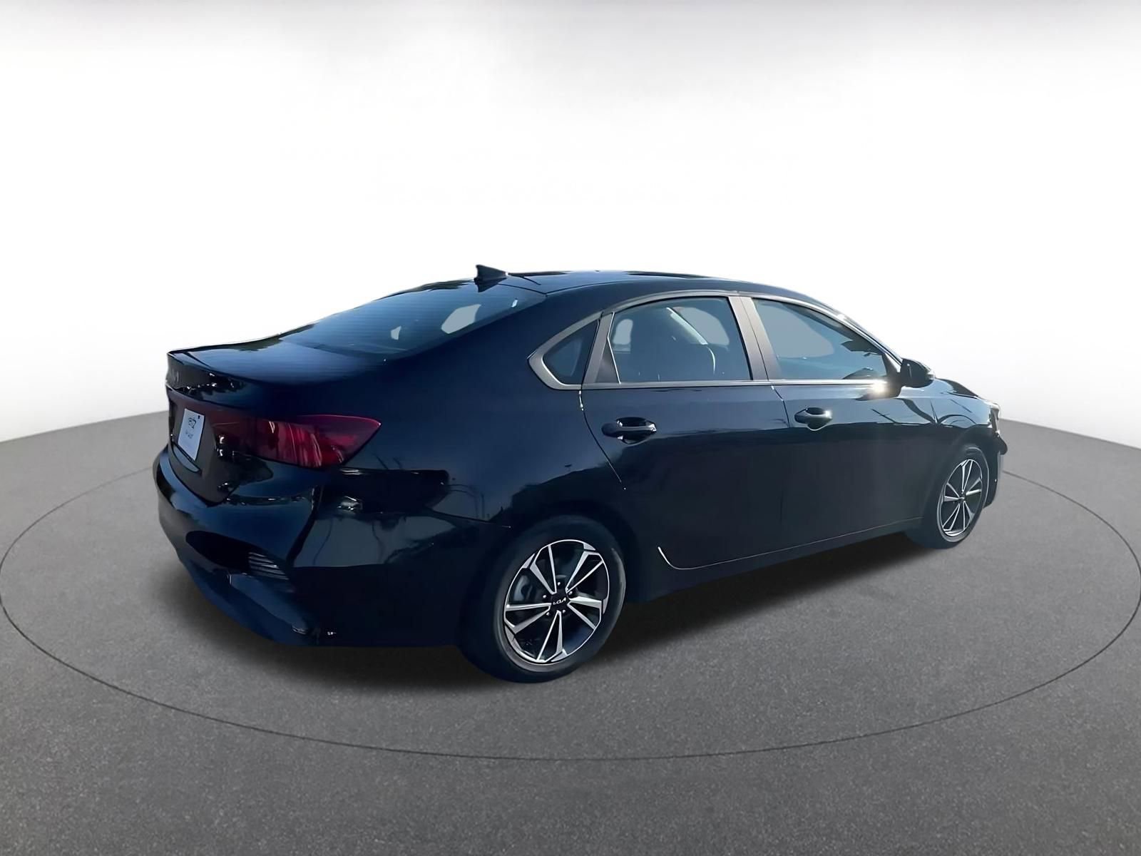 Thumbnail: 2023 Kia Forte - 15