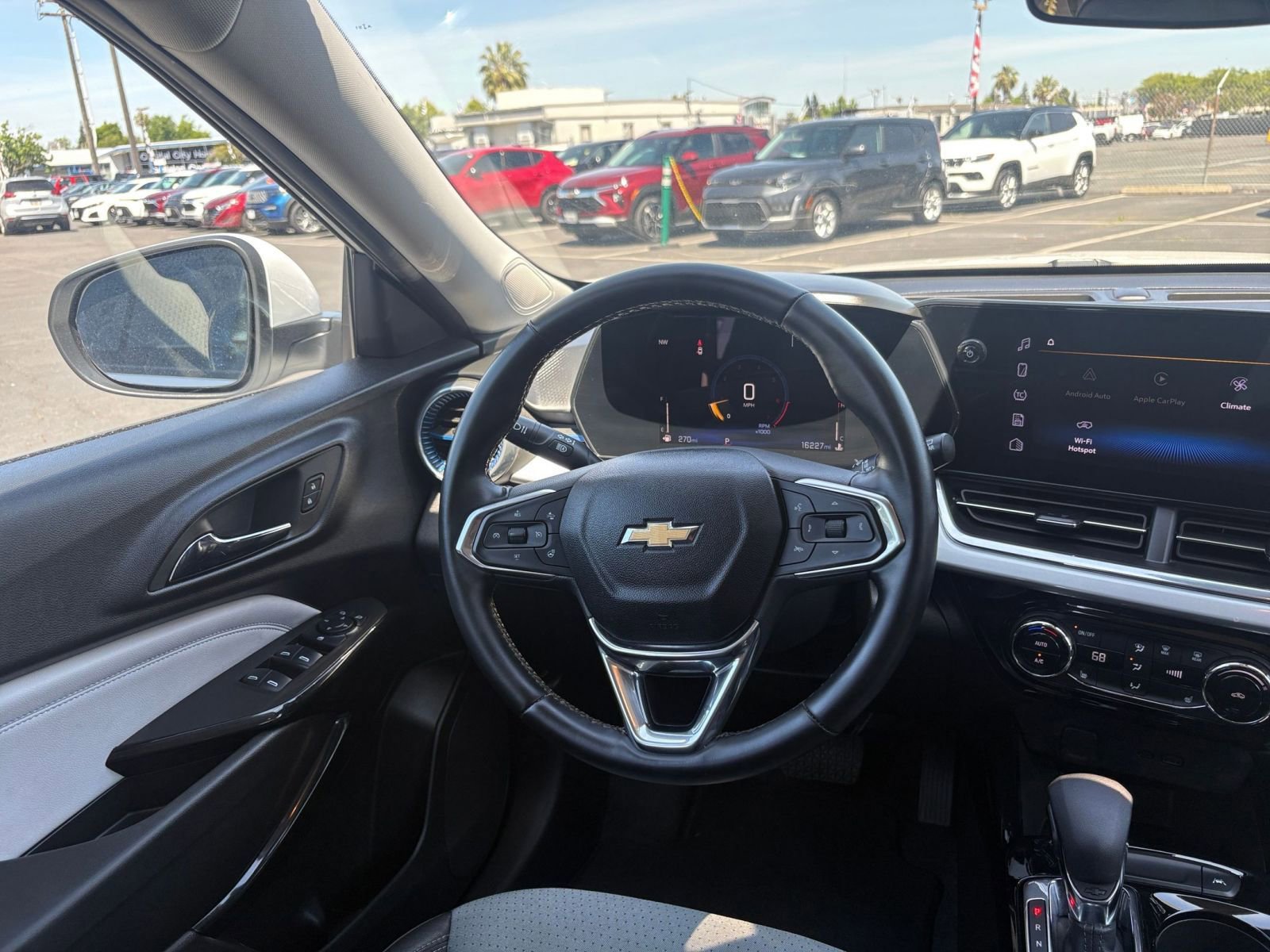Thumbnail: 2025 Chevrolet Trax - 33
