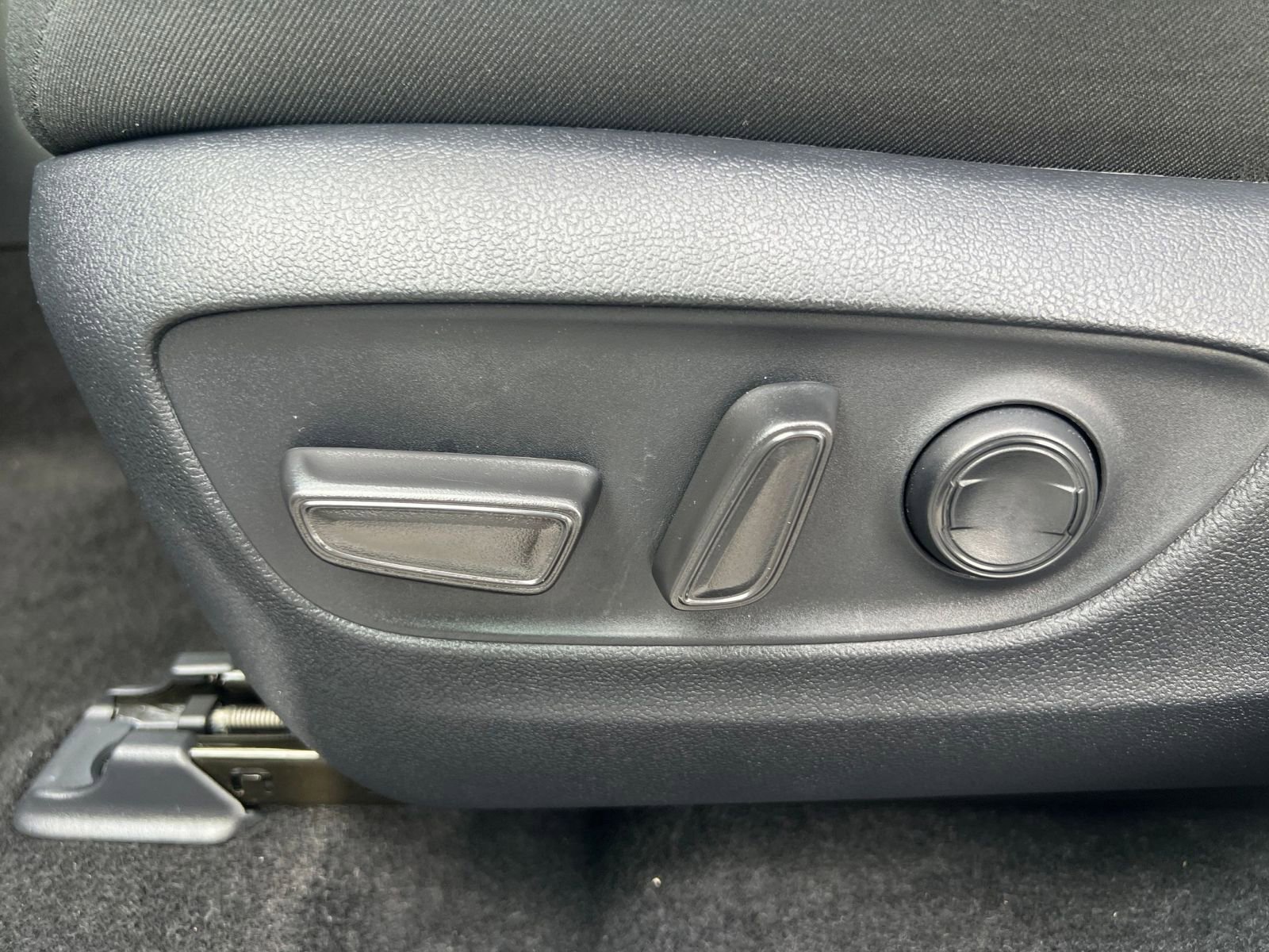 Thumbnail: 2025 Toyota RAV4 - 23