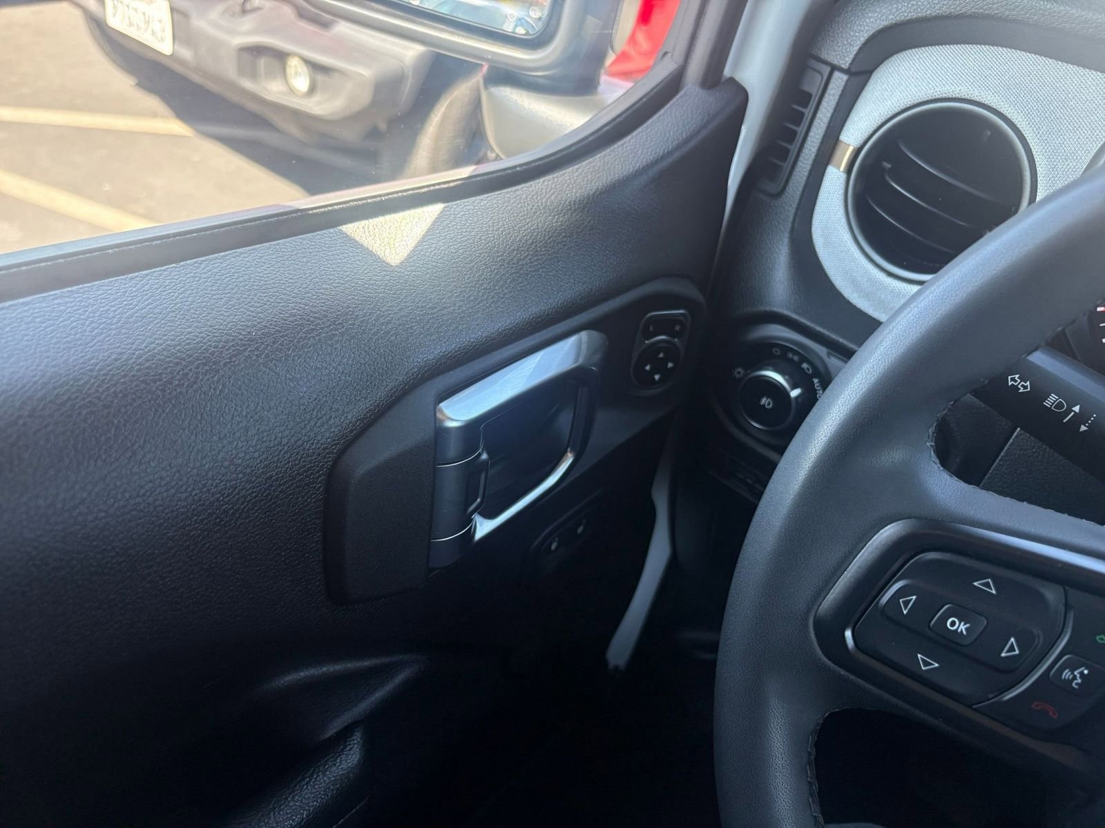 Thumbnail: 2025 Jeep Wrangler - 18