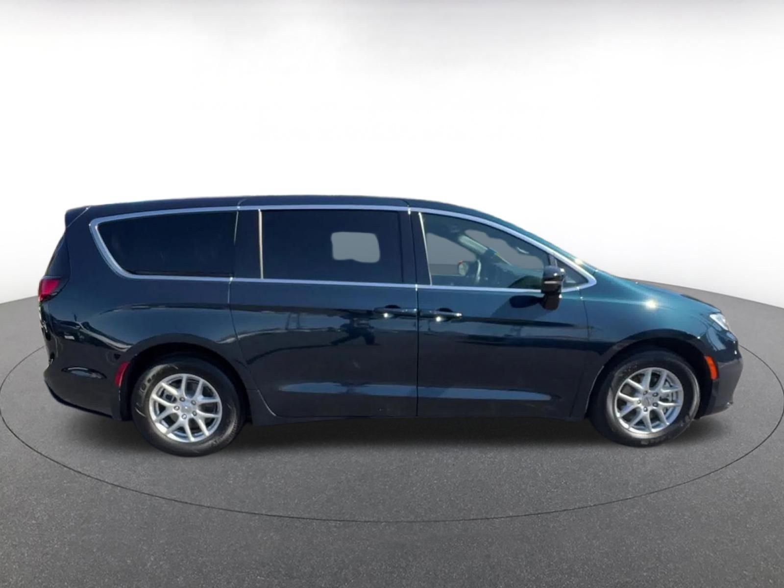 Thumbnail: 2025 Chrysler Pacifica - 16