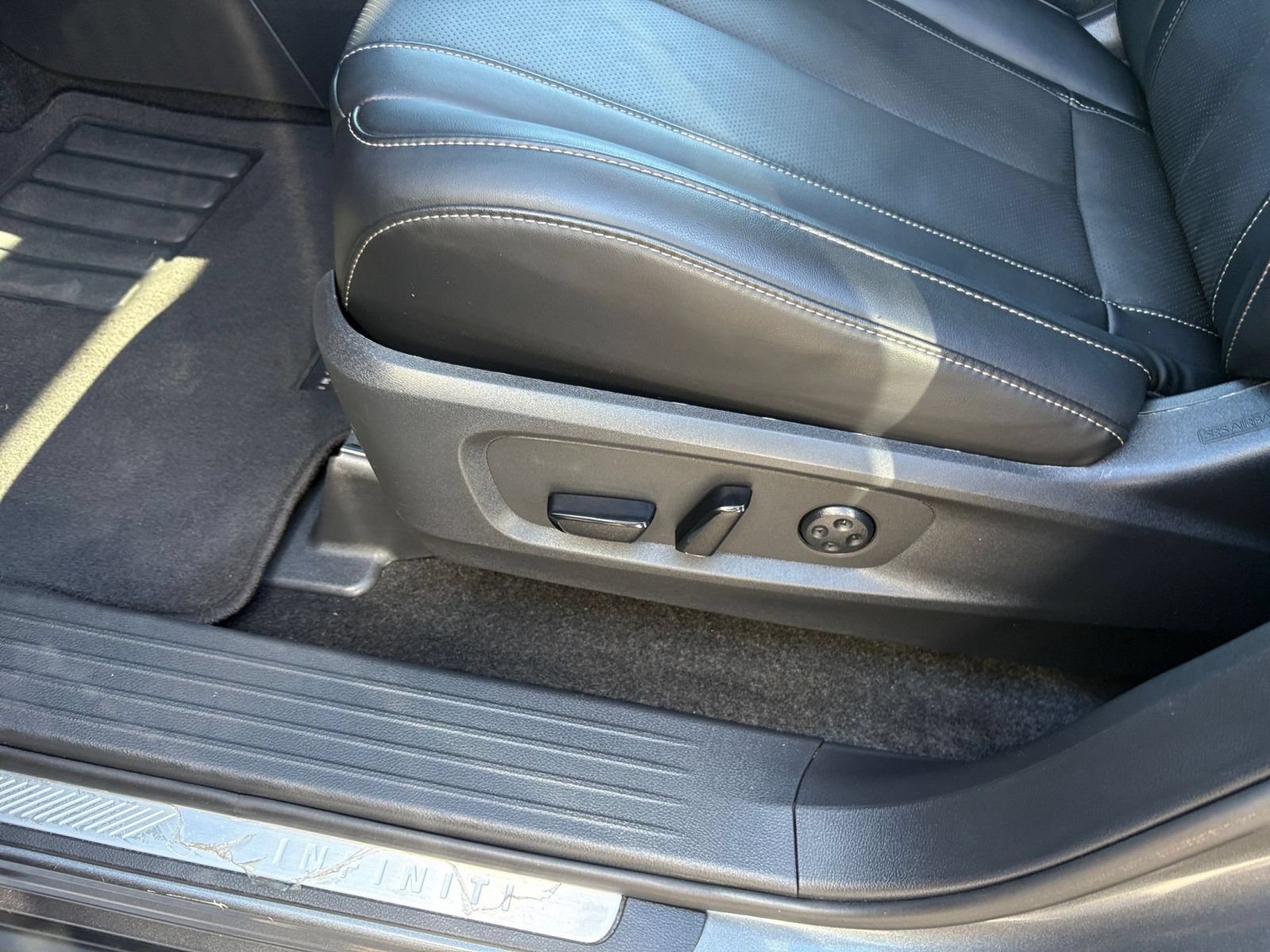 Thumbnail: 2026 INFINITI QX60 - 23