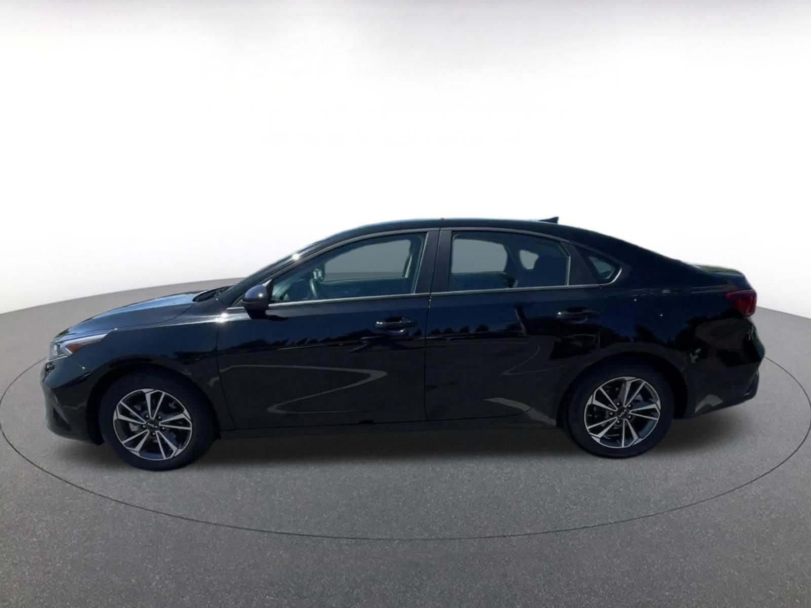 Thumbnail: 2024 Kia Forte - 8
