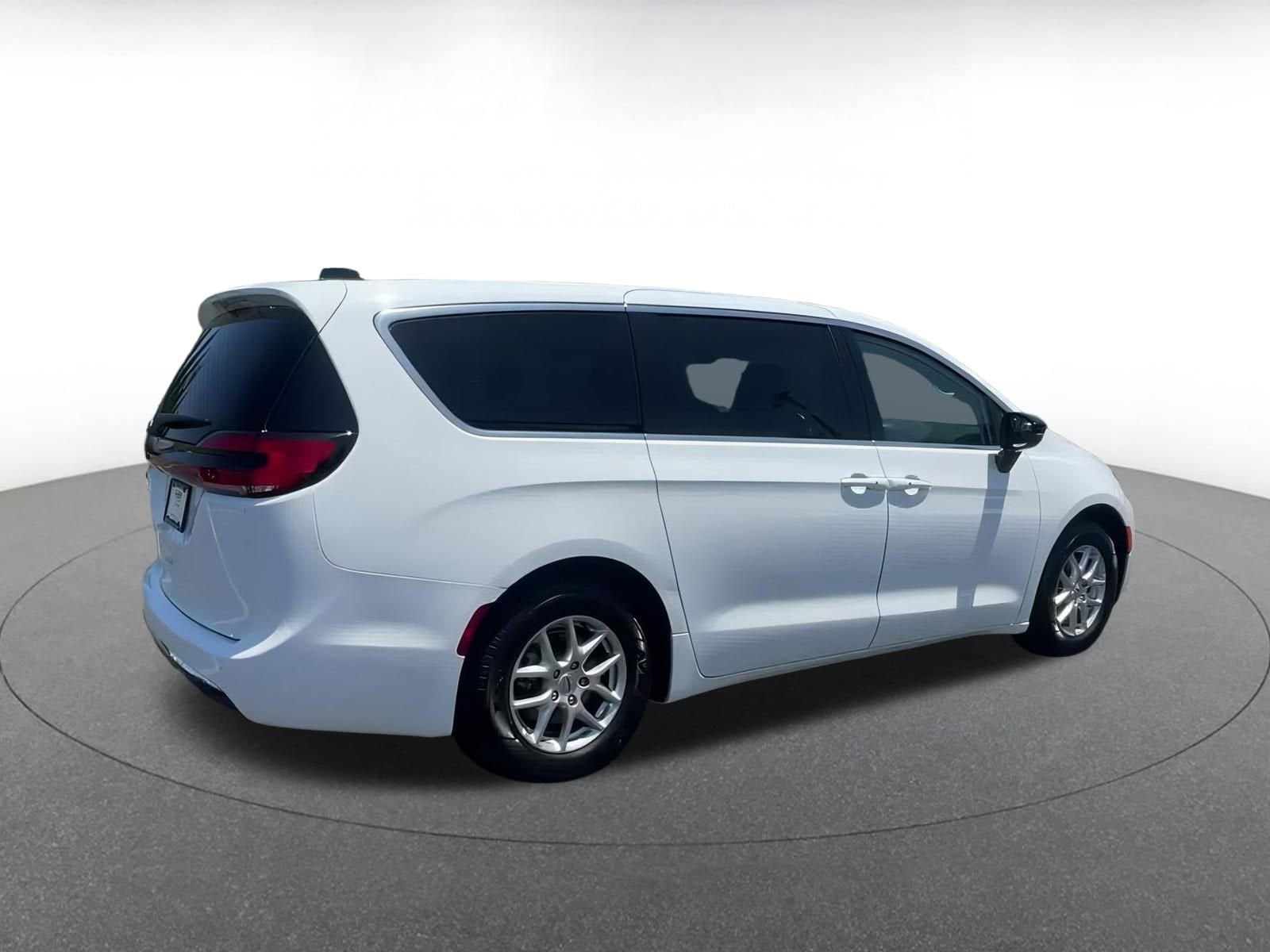 Thumbnail: 2024 Chrysler Pacifica - 15