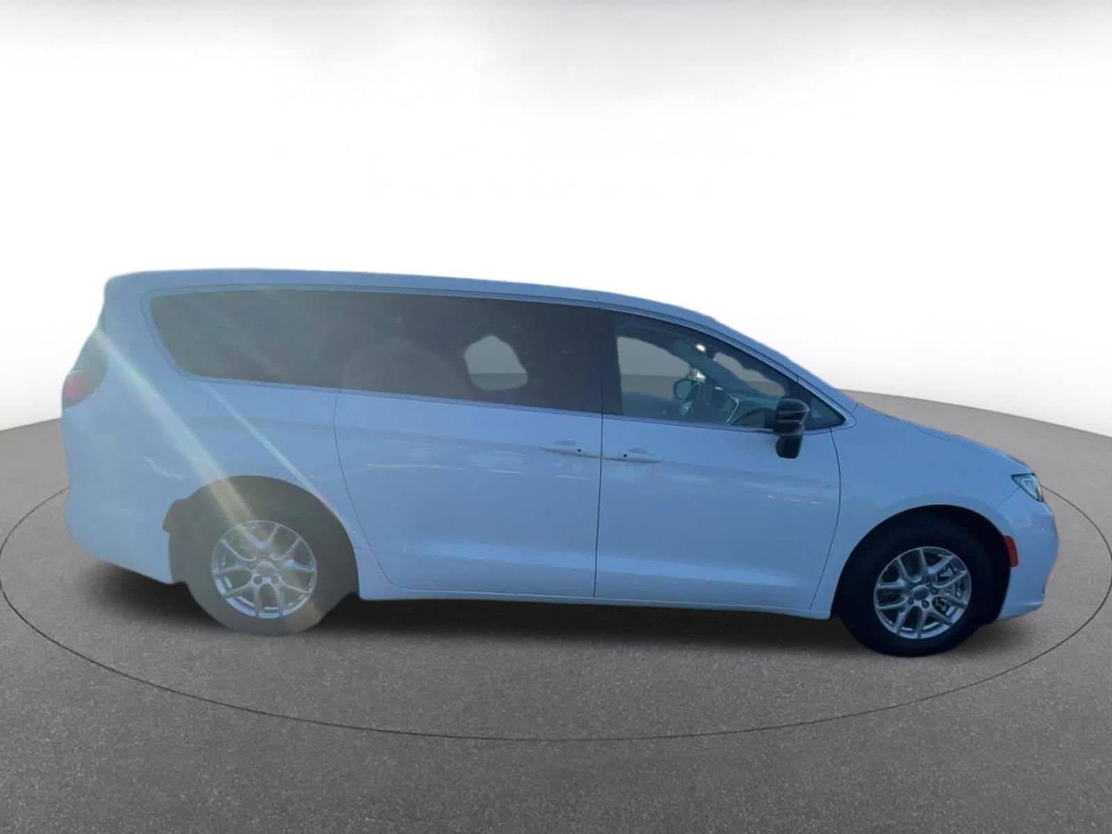 Thumbnail: 2024 Chrysler Pacifica - 16