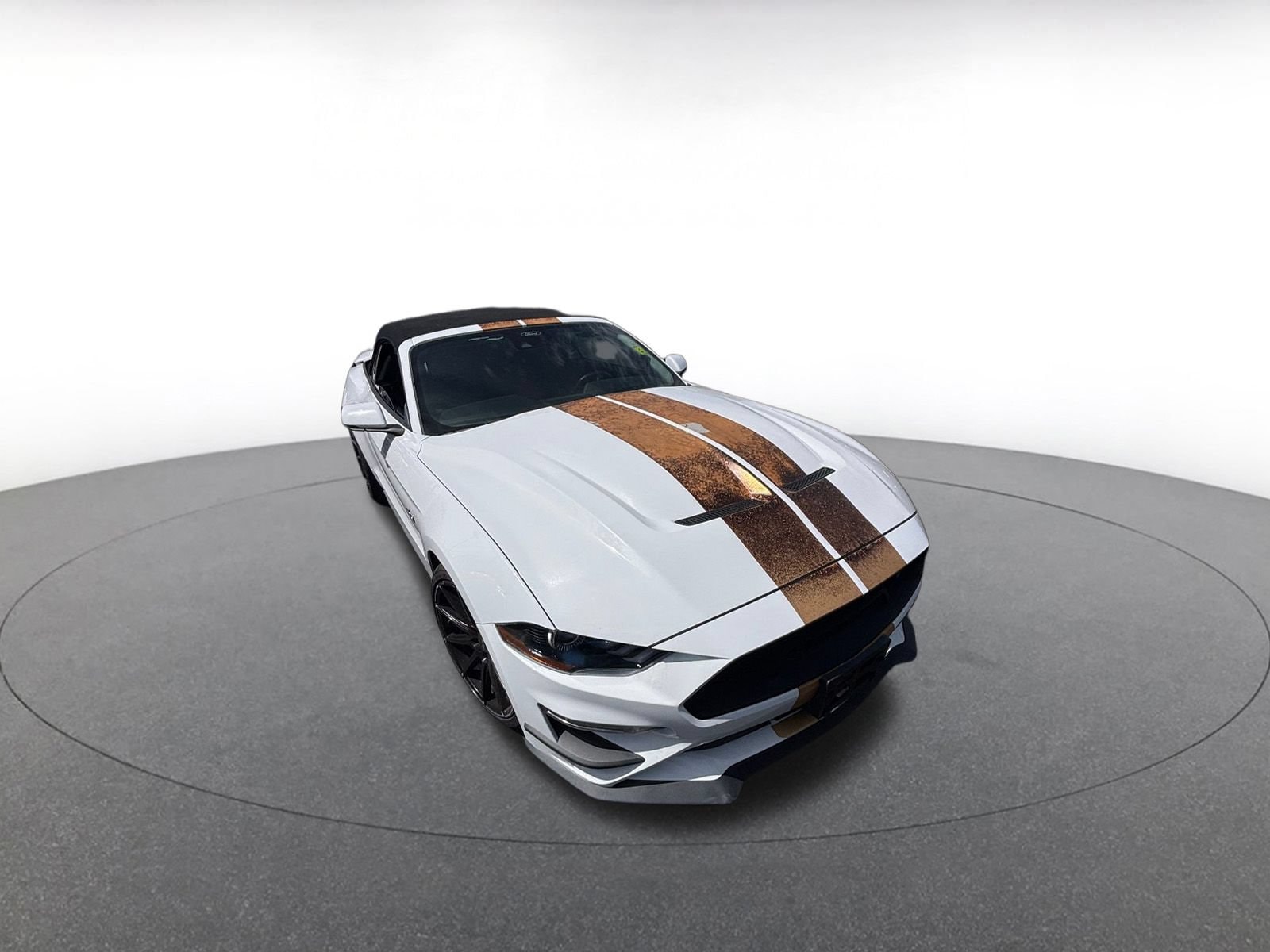 Thumbnail: 2022 Ford Mustang - 14