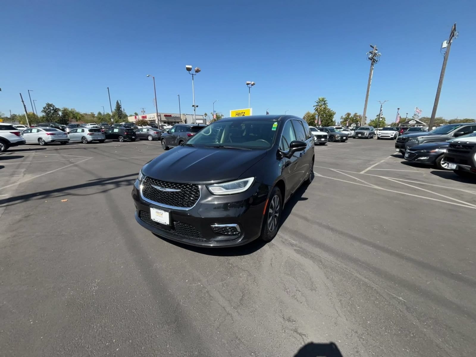 Thumbnail: 2023 Chrysler Pacifica - 6