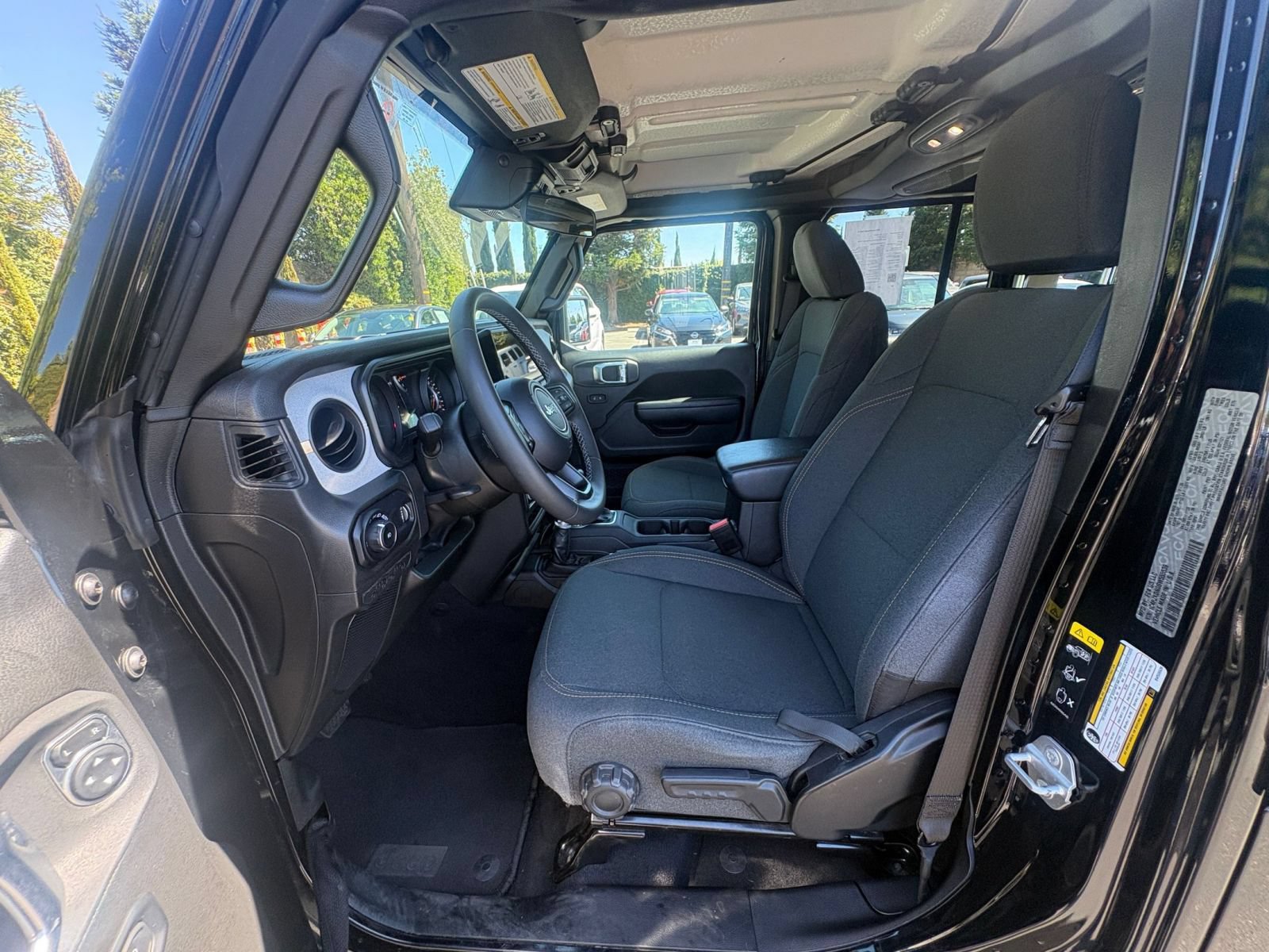 Thumbnail: 2025 Jeep Wrangler - 25