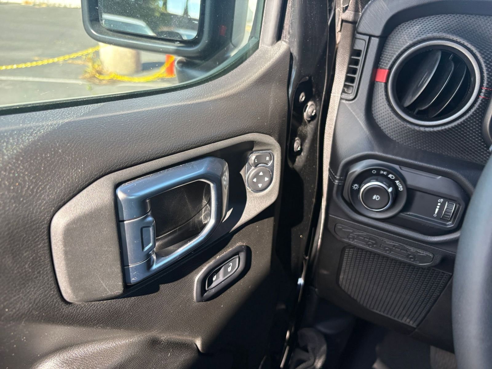 Thumbnail: 2025 Jeep Wrangler - 18