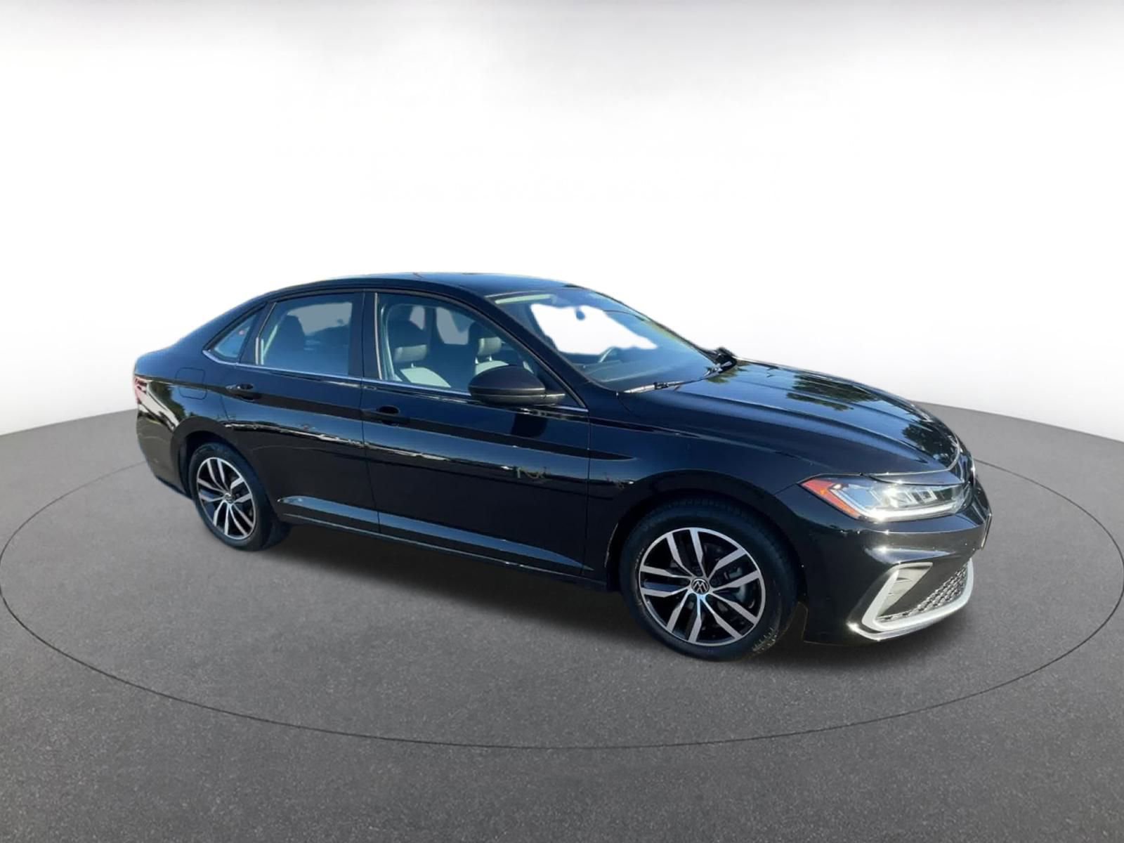 Thumbnail: 2025 Volkswagen Jetta - 2