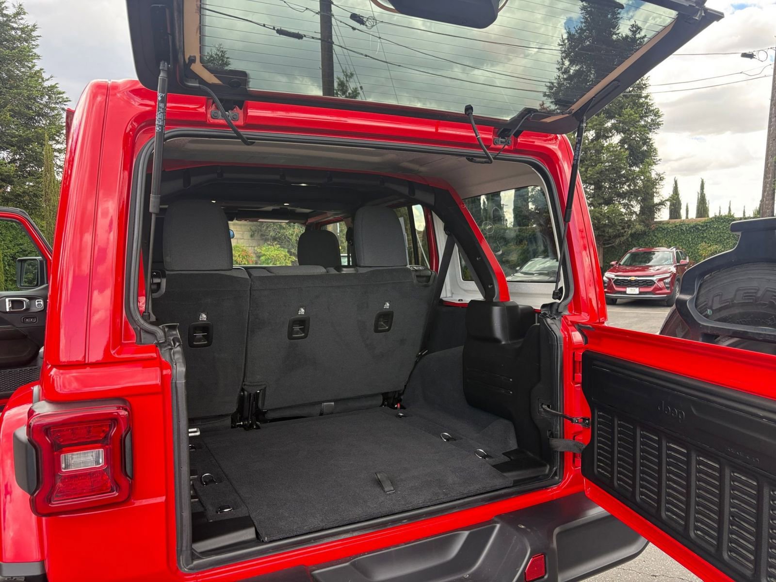 Thumbnail: 2025 Jeep Wrangler - 31