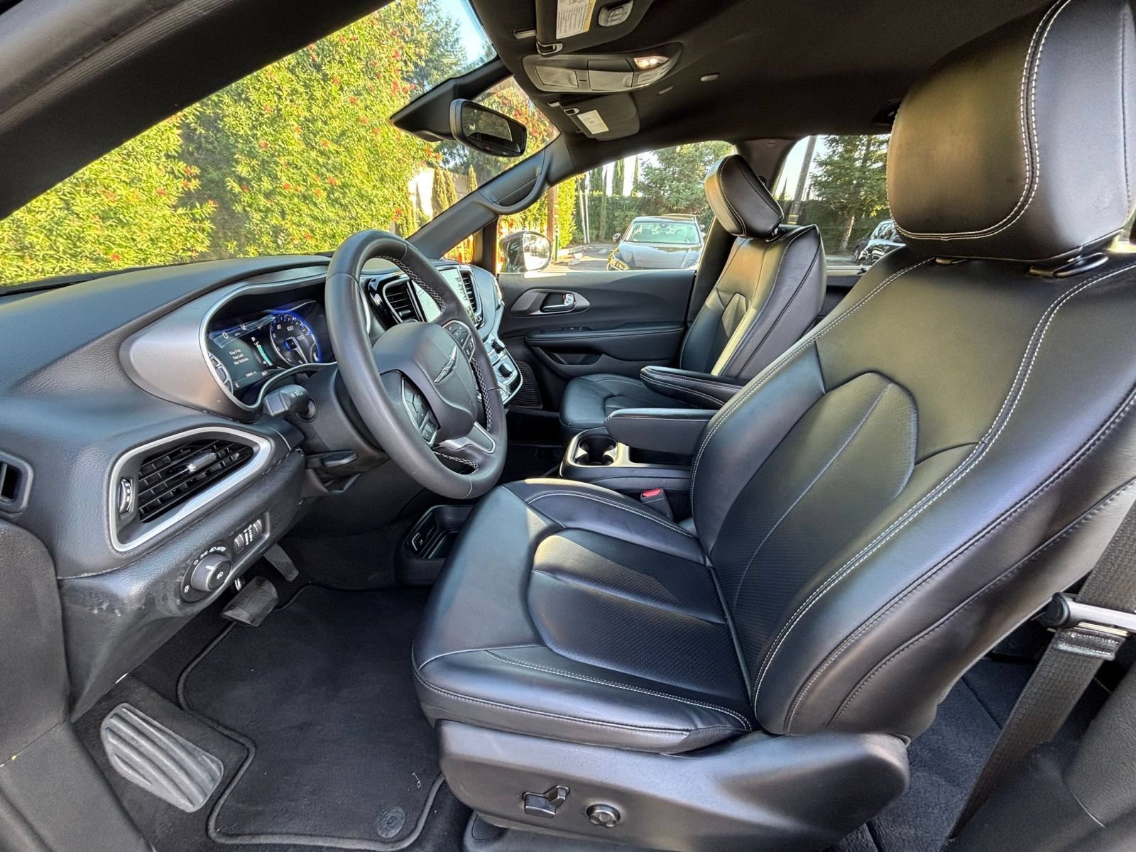 Thumbnail: 2025 Chrysler Pacifica - 28