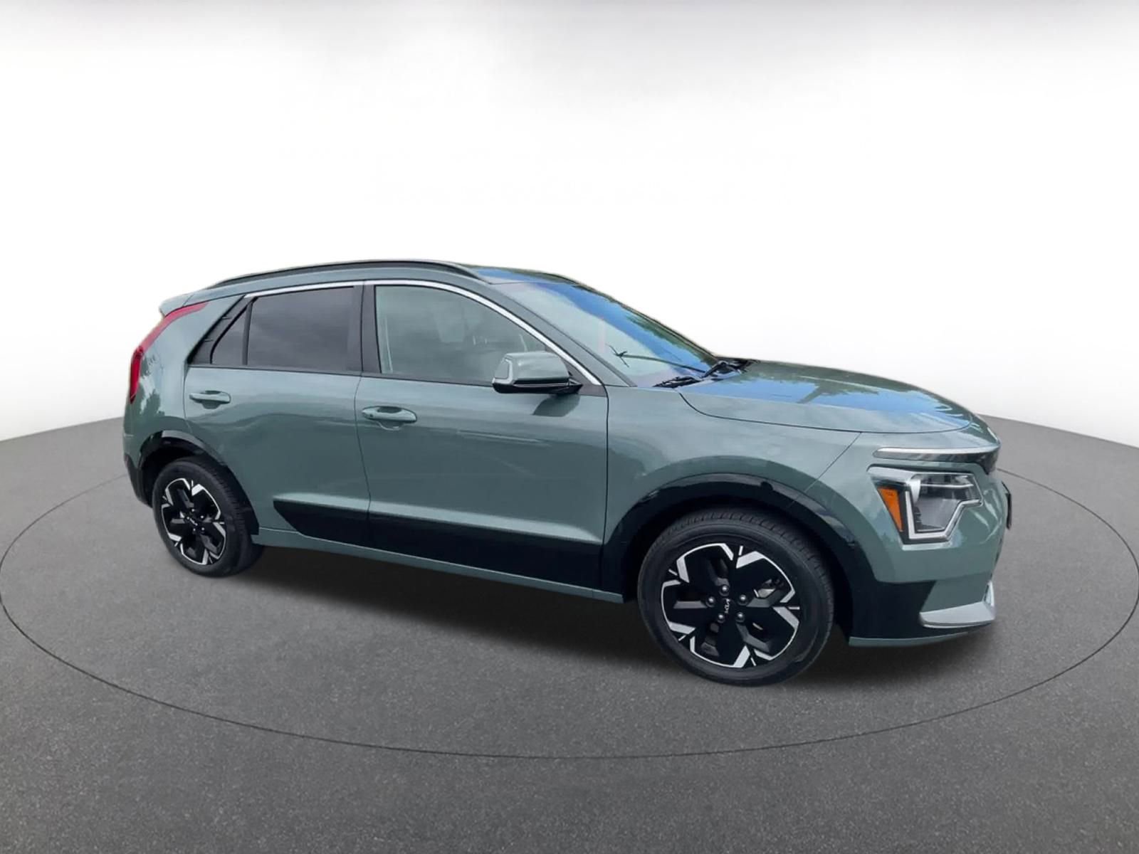 Thumbnail: 2023 Kia Niro - 2