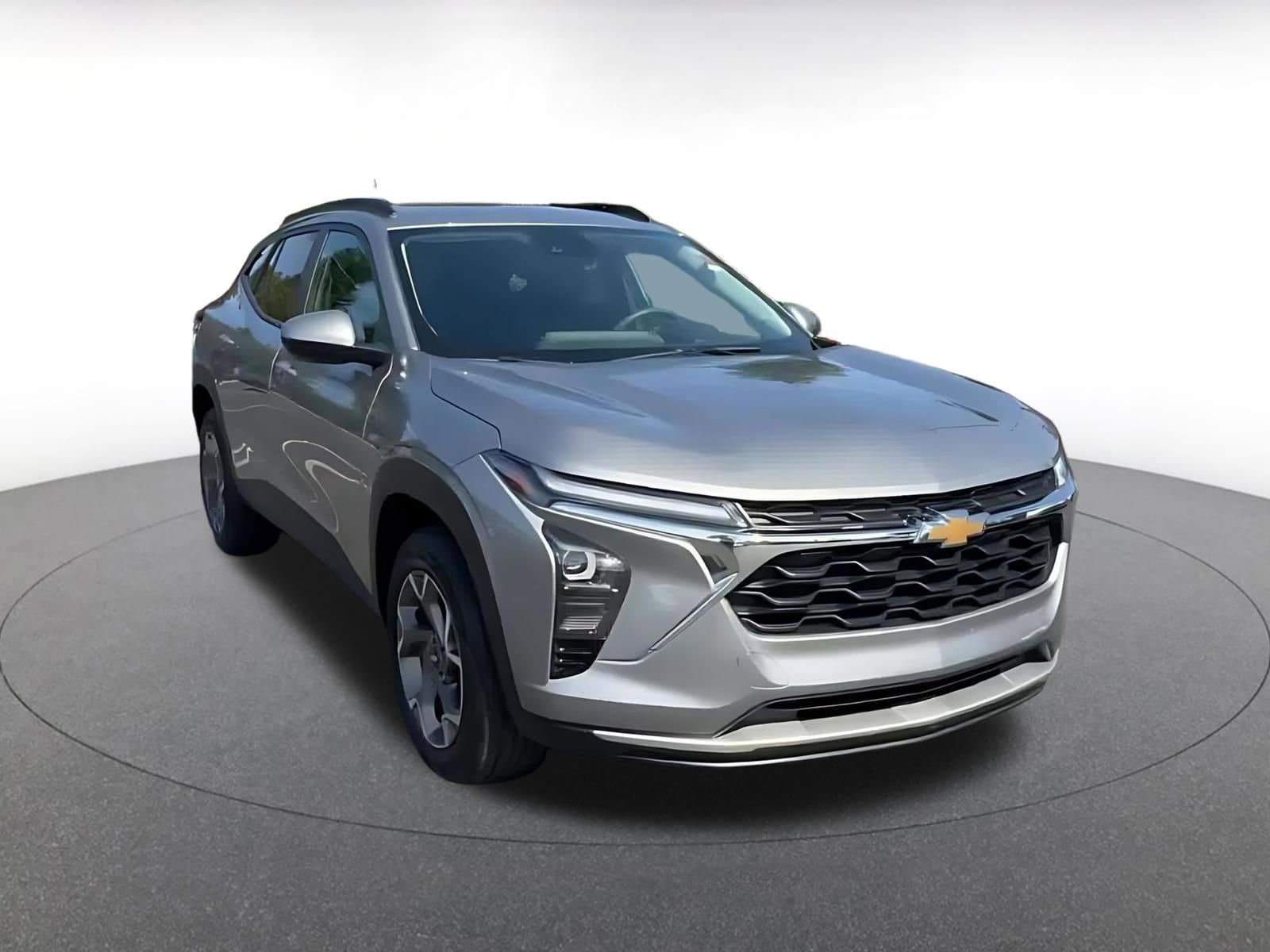 Thumbnail: 2025 Chevrolet Trax - 3