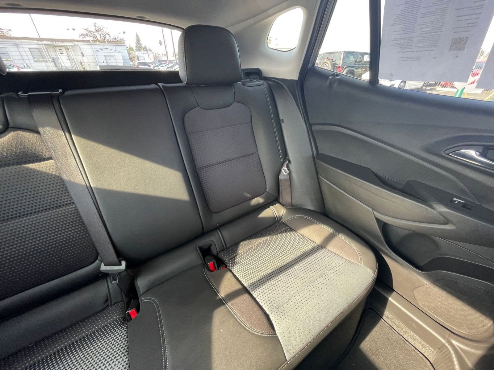 Thumbnail: 2025 Chevrolet Trax - 32