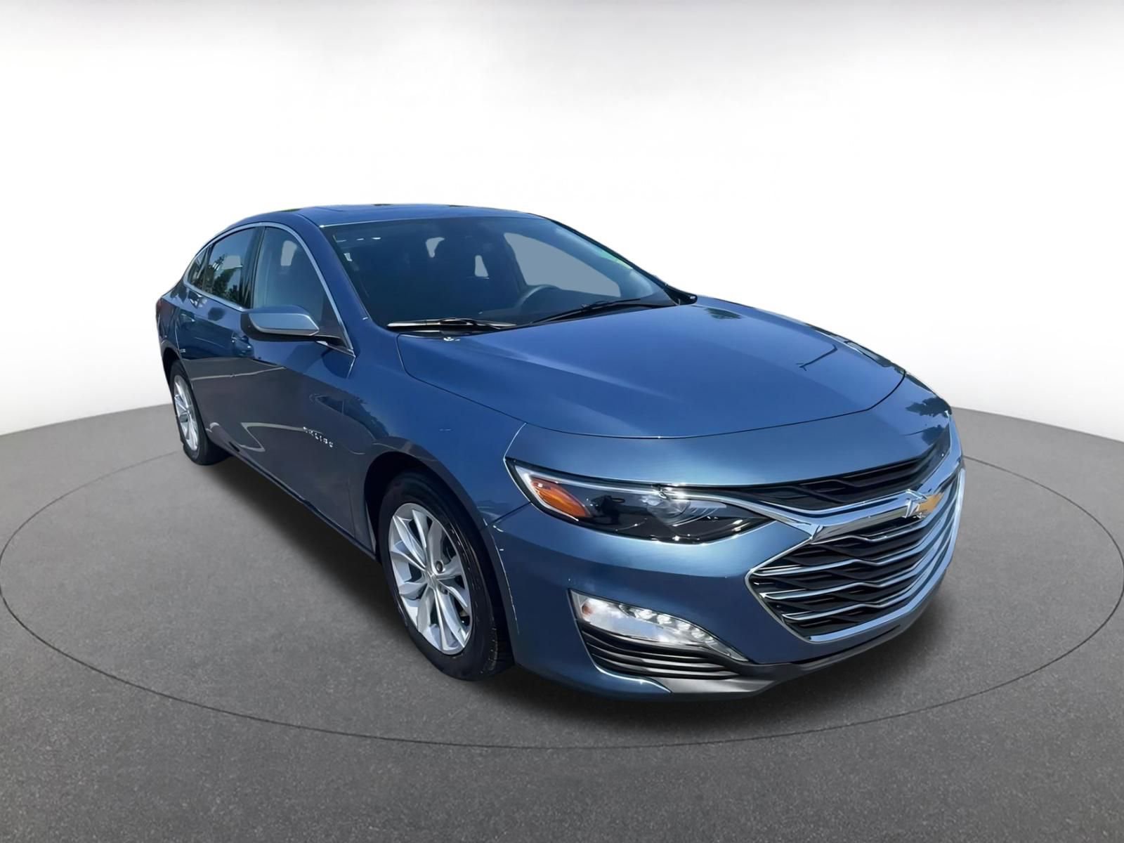 Thumbnail: 2024 Chevrolet Malibu - 3