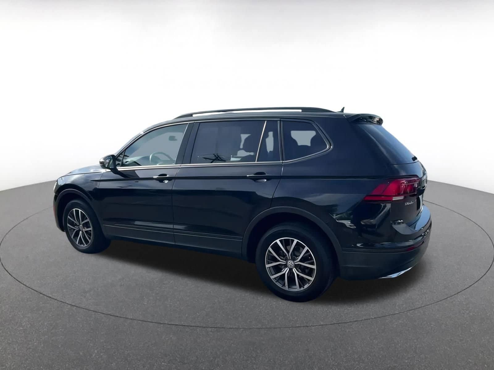 Thumbnail: 2021 Volkswagen Tiguan - 10