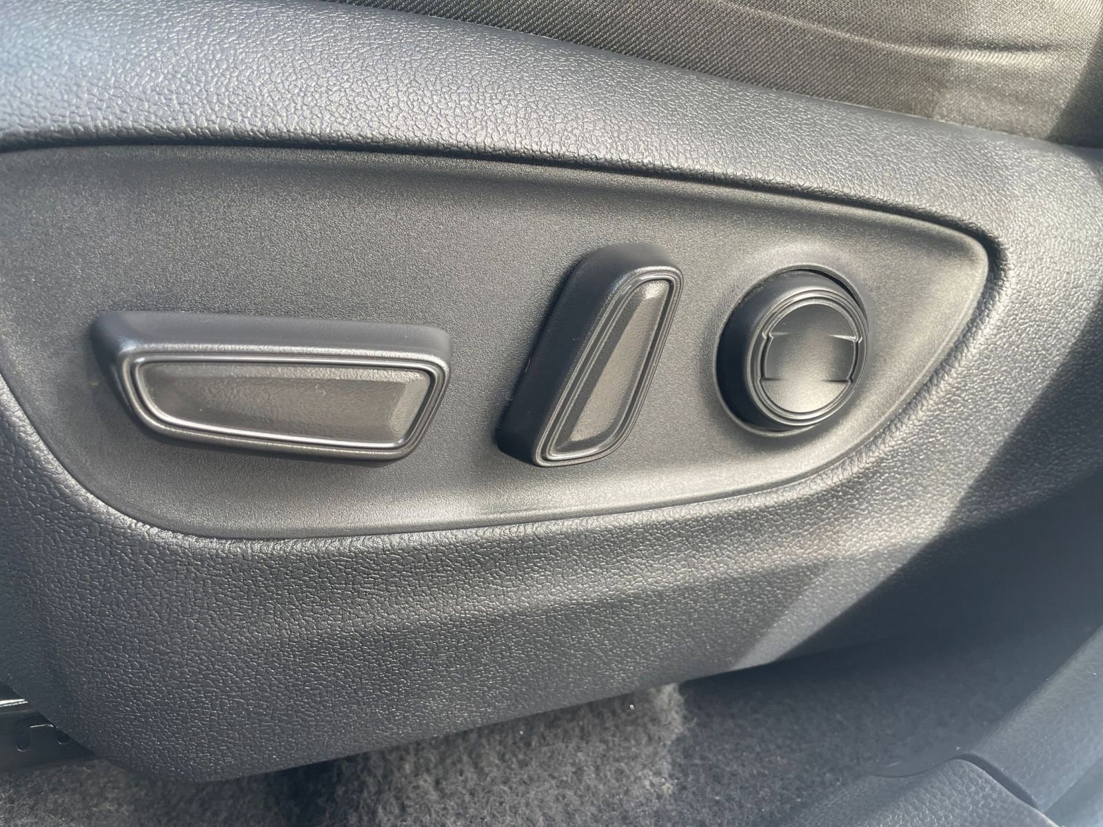 Thumbnail: 2025 Toyota RAV4 - 24