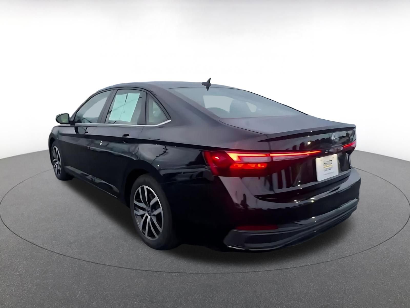 Thumbnail: 2025 Volkswagen Jetta - 11