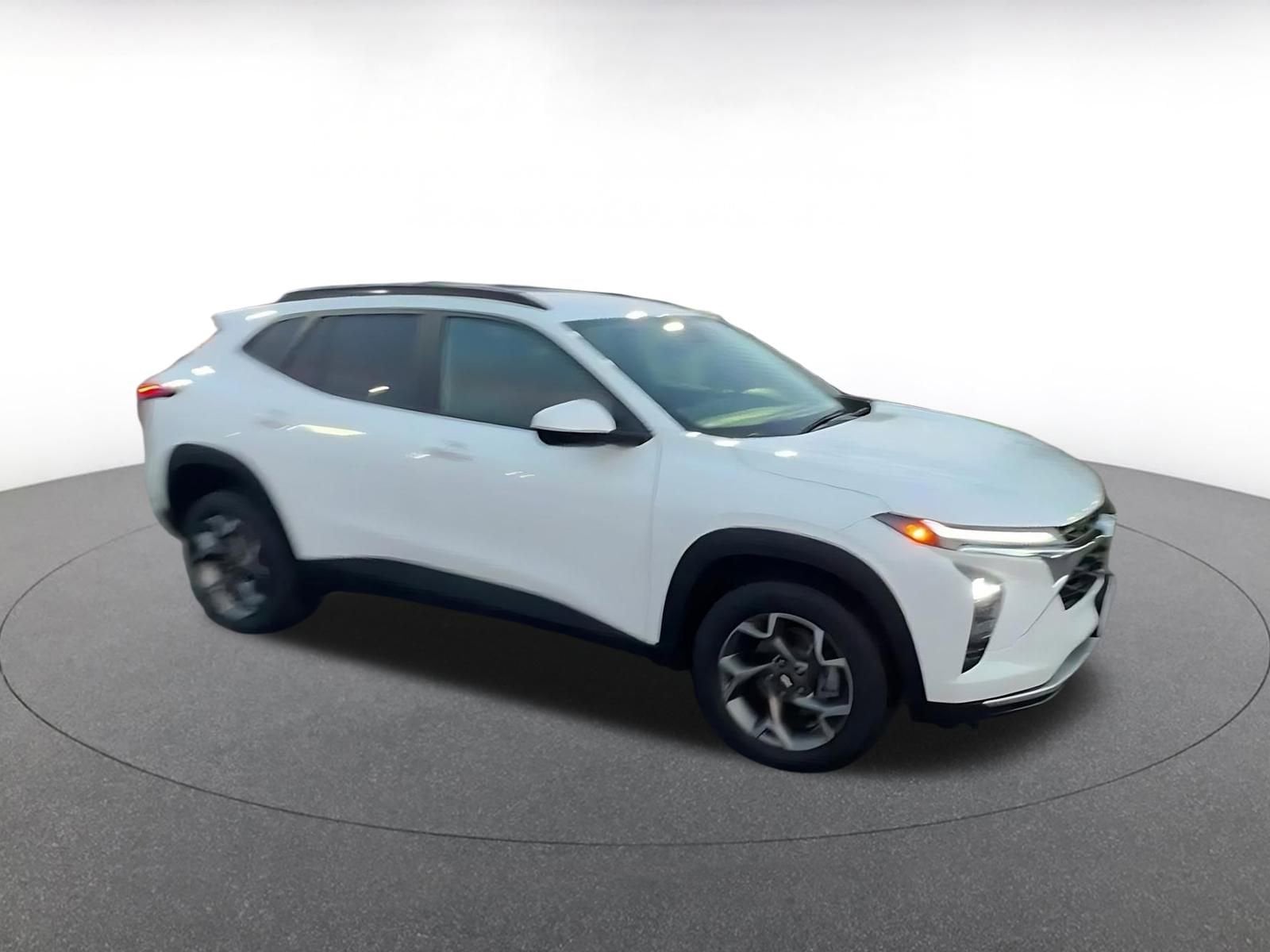 Thumbnail: 2025 Chevrolet Trax - 2