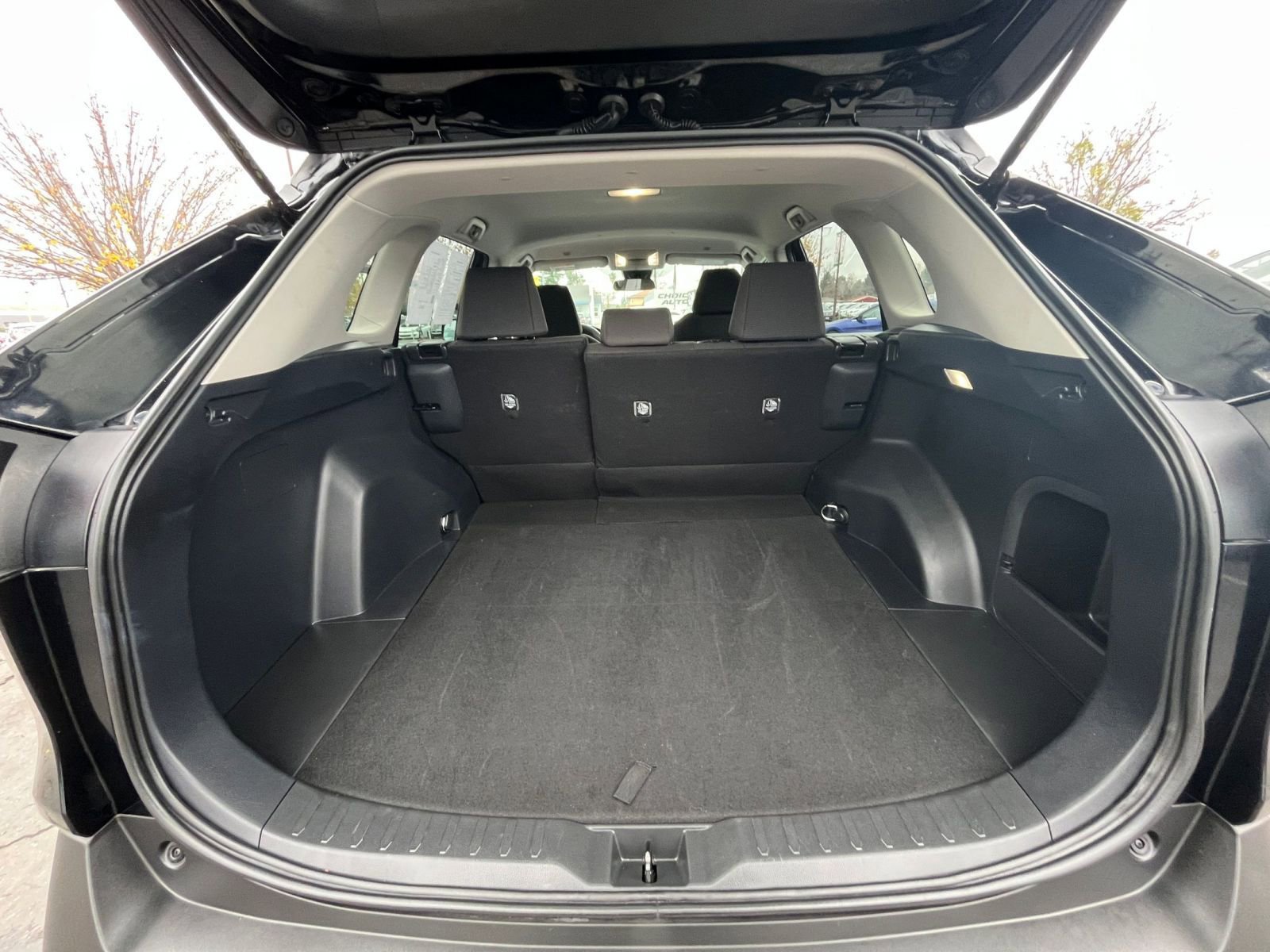 Thumbnail: 2025 Toyota RAV4 - 31