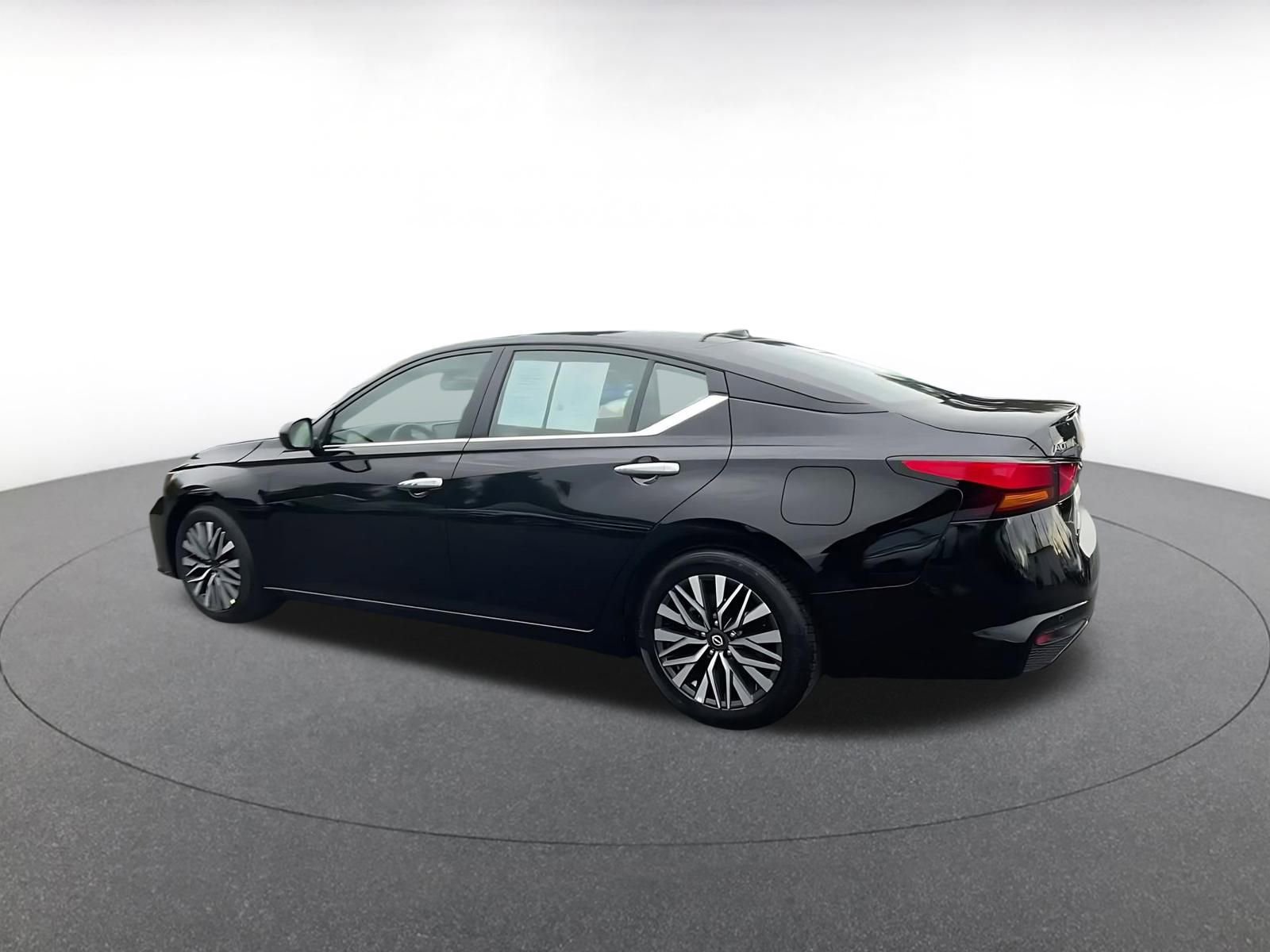 Thumbnail: 2025 Nissan Altima - 10