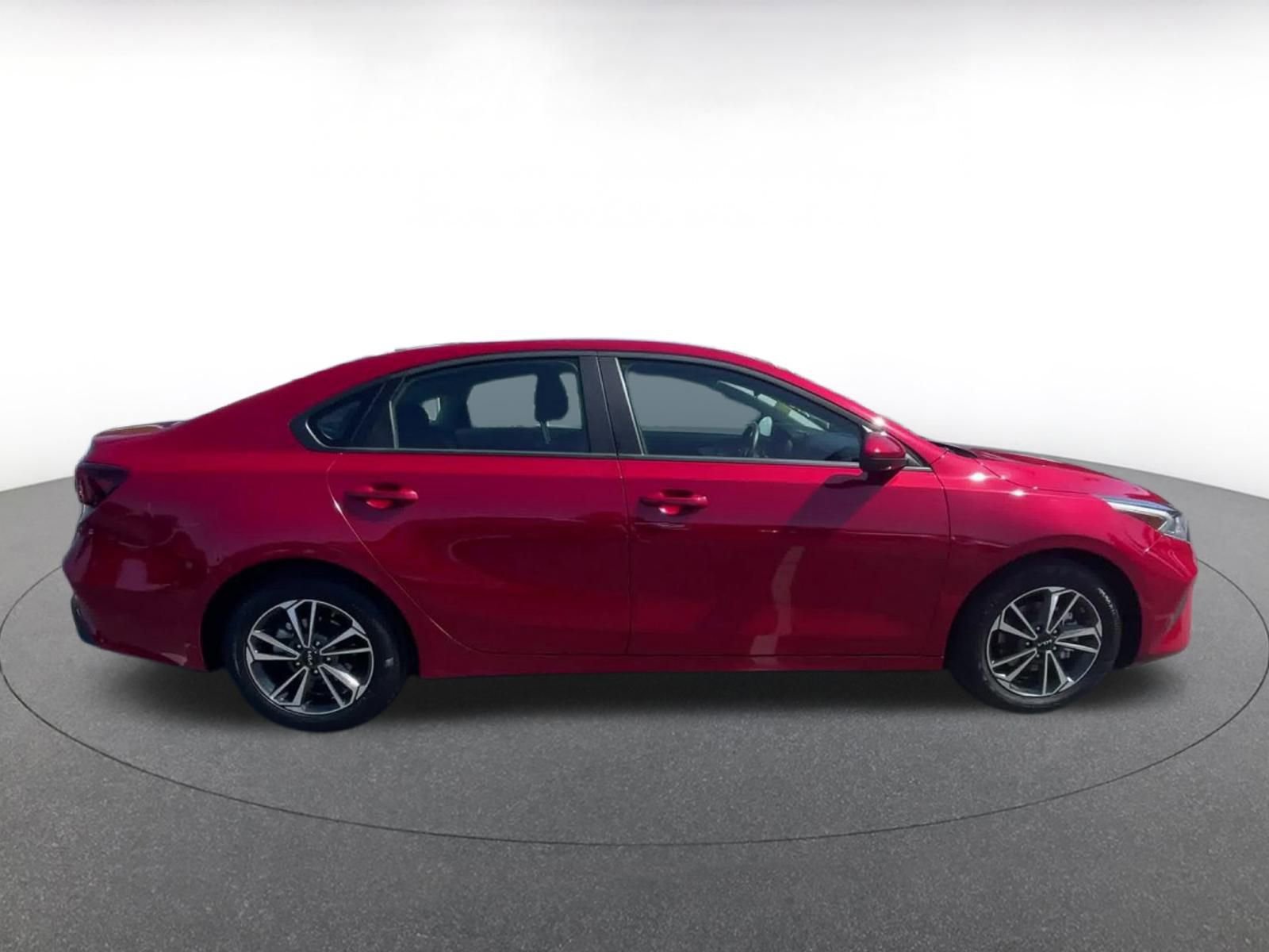 Thumbnail: 2024 Kia Forte - 16