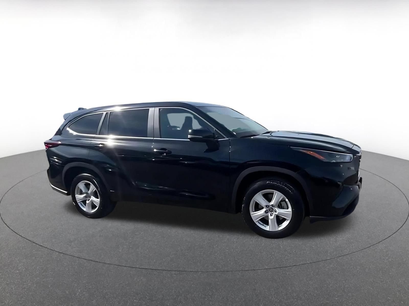 Thumbnail: 2025 Toyota Highlander - 2