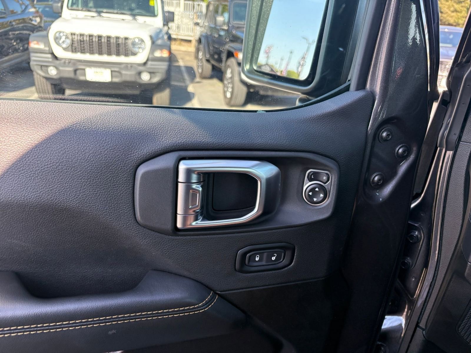Thumbnail: 2025 Jeep Wrangler - 18