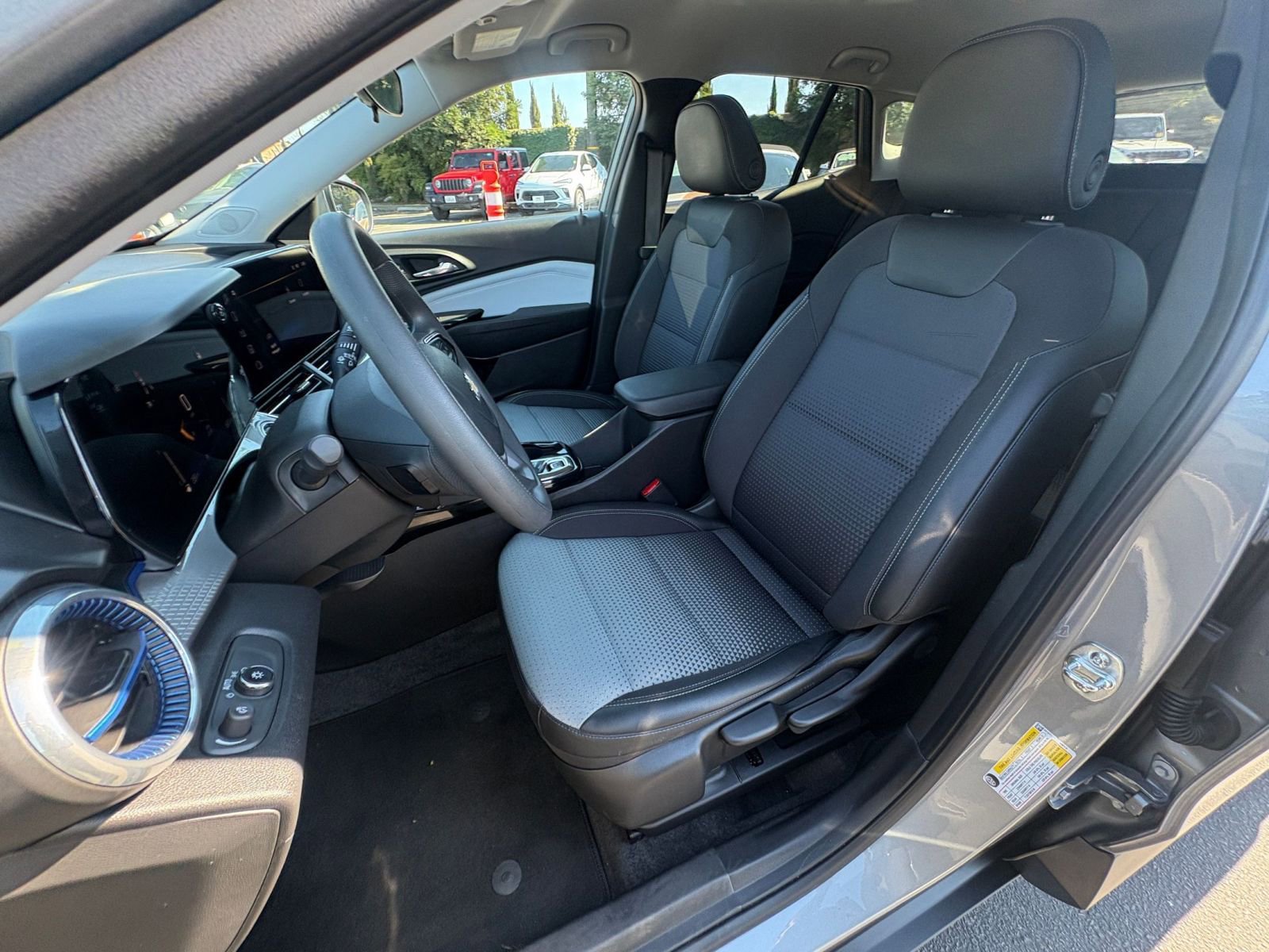 Thumbnail: 2025 Chevrolet Trax - 35