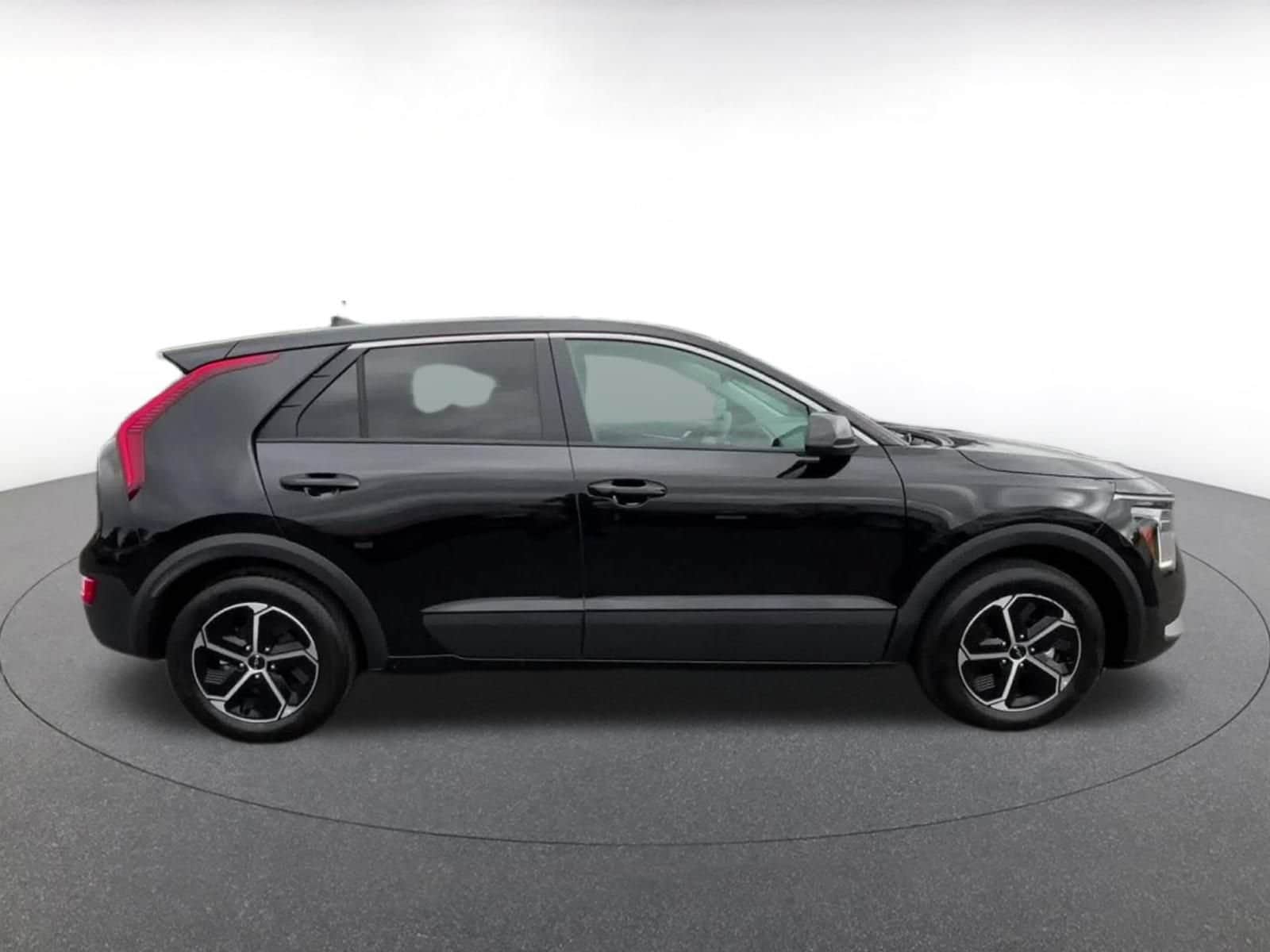 Thumbnail: 2026 Kia Niro - 16