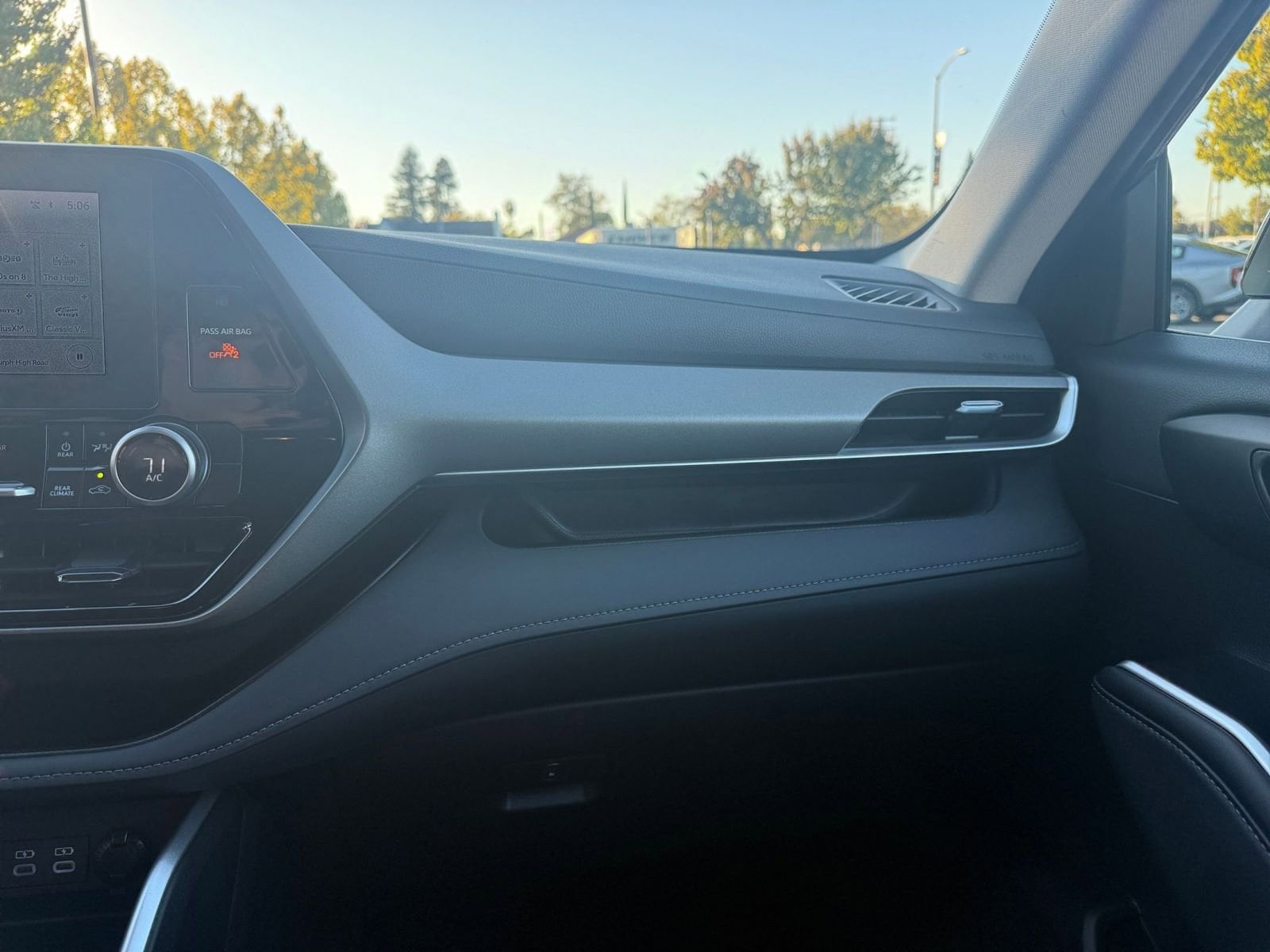 Thumbnail: 2025 Toyota Highlander - 35