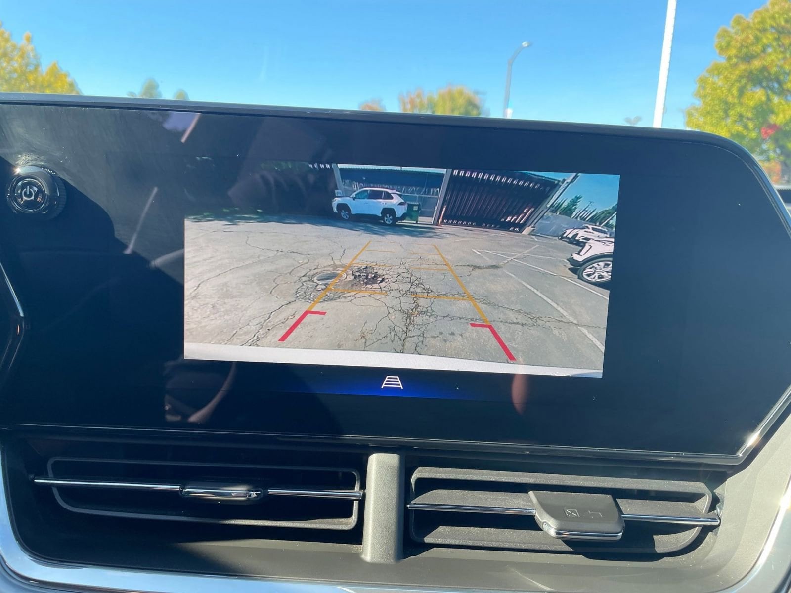 Thumbnail: 2025 Chevrolet Trax - 17