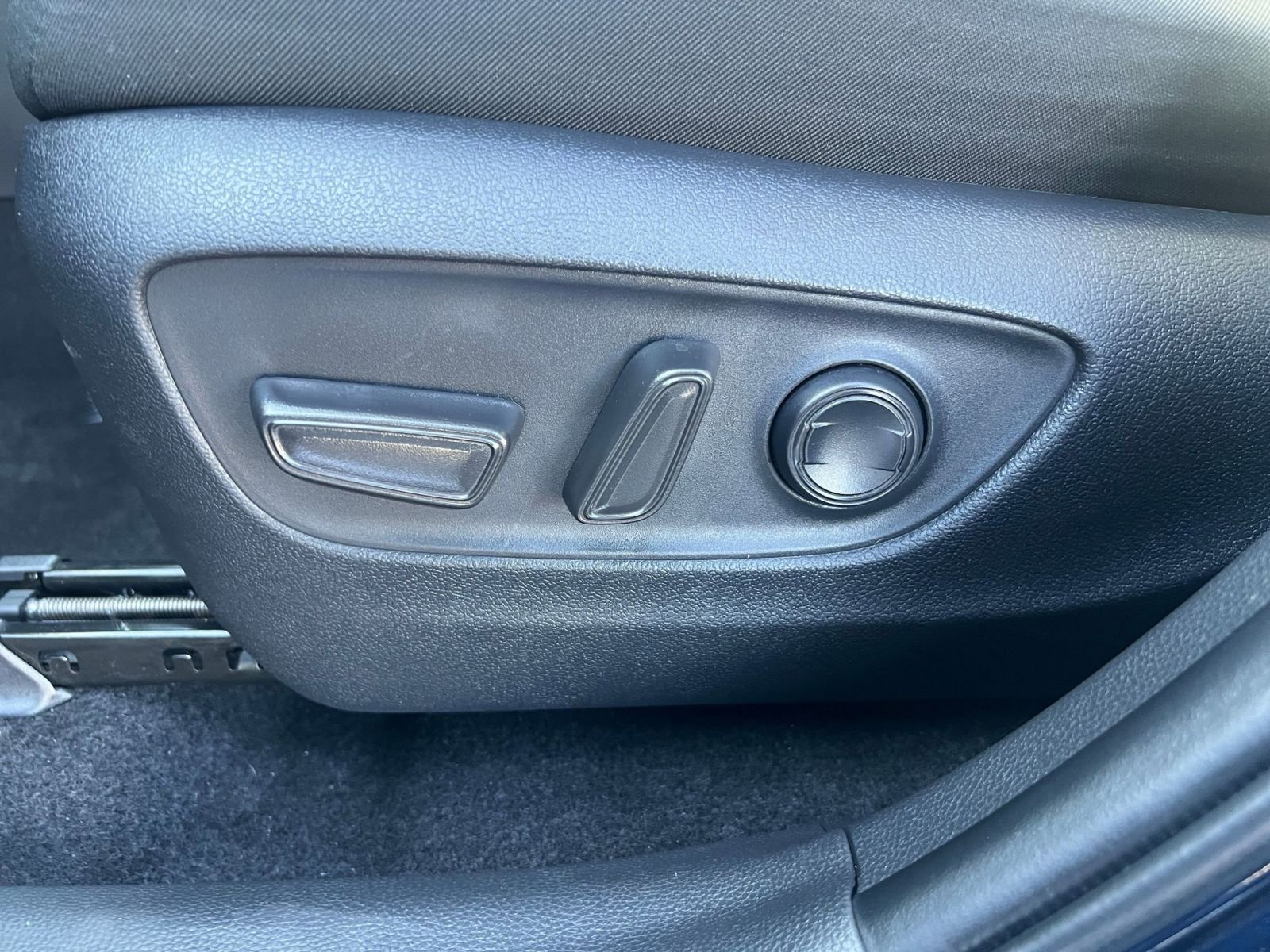 Thumbnail: 2025 Toyota RAV4 - 24