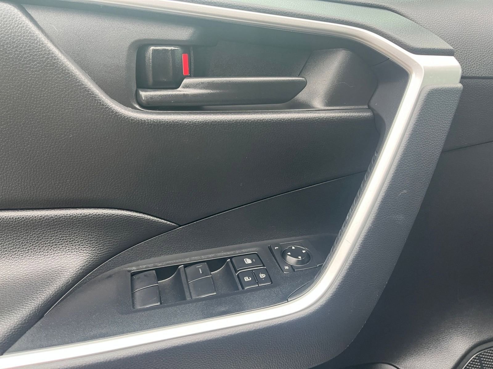 Thumbnail: 2025 Toyota RAV4 - 20