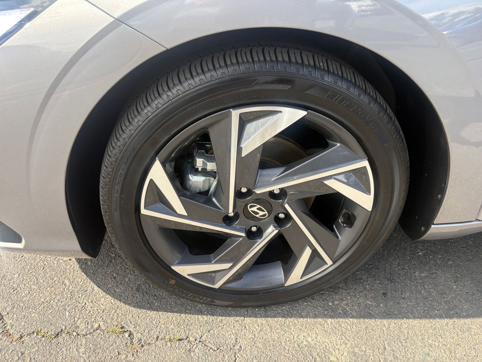 Thumbnail: 2025 Hyundai Elantra - 32