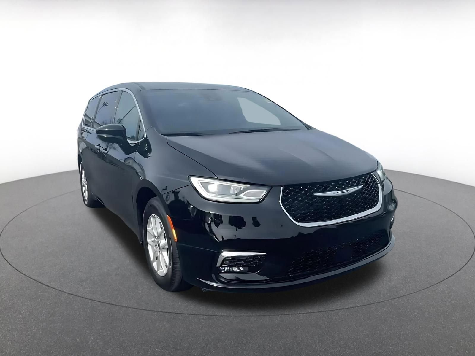 Thumbnail: 2025 Chrysler Pacifica - 3