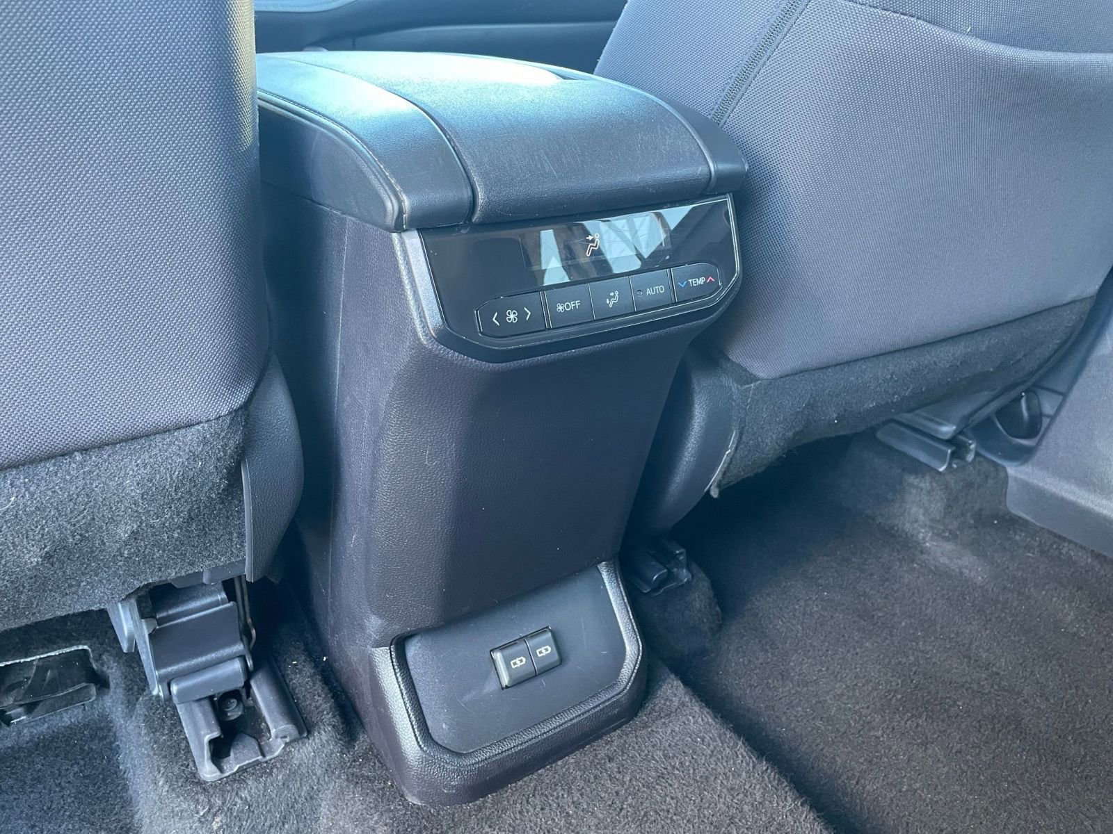 Thumbnail: 2025 Toyota Highlander - 27