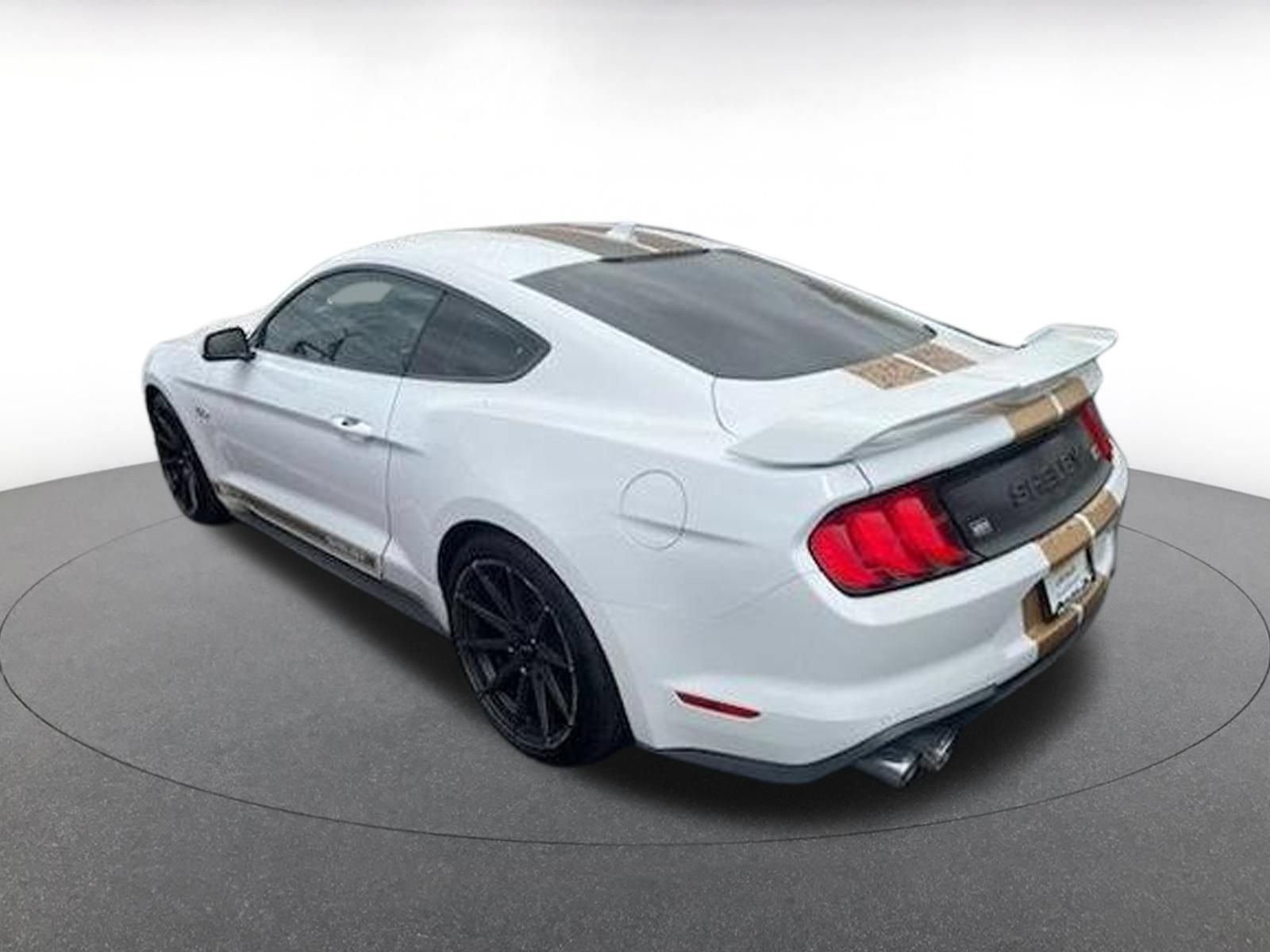 Thumbnail: 2022 Ford Mustang - 3