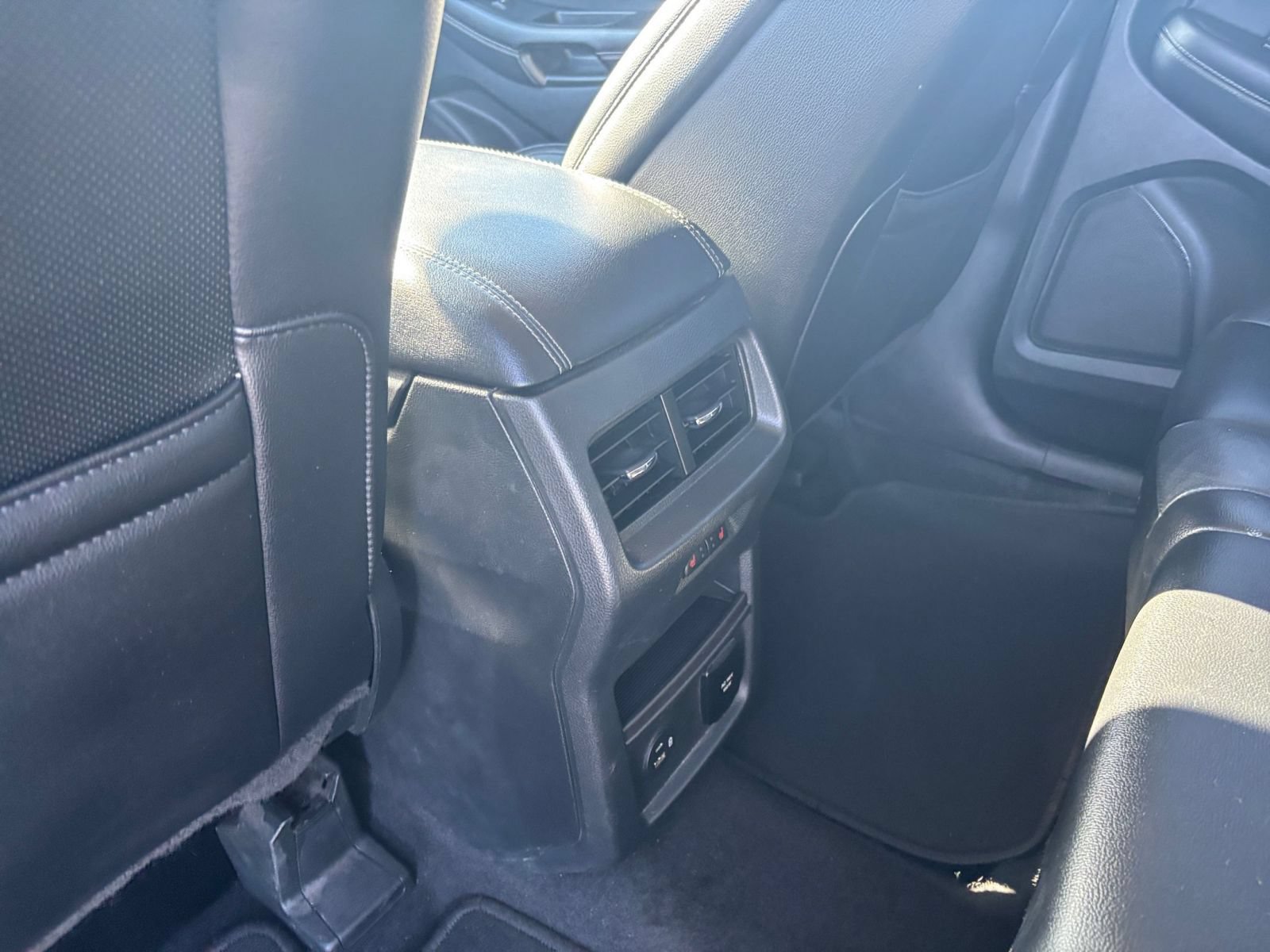 Thumbnail: 2022 Ford Edge - 25