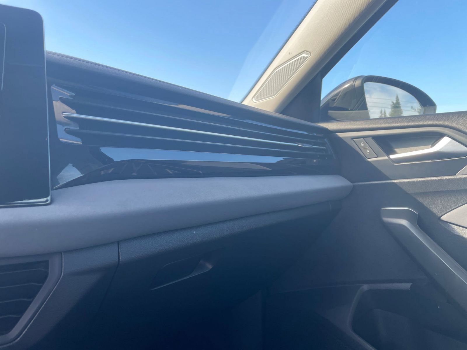 Thumbnail: 2025 Volkswagen Jetta - 31