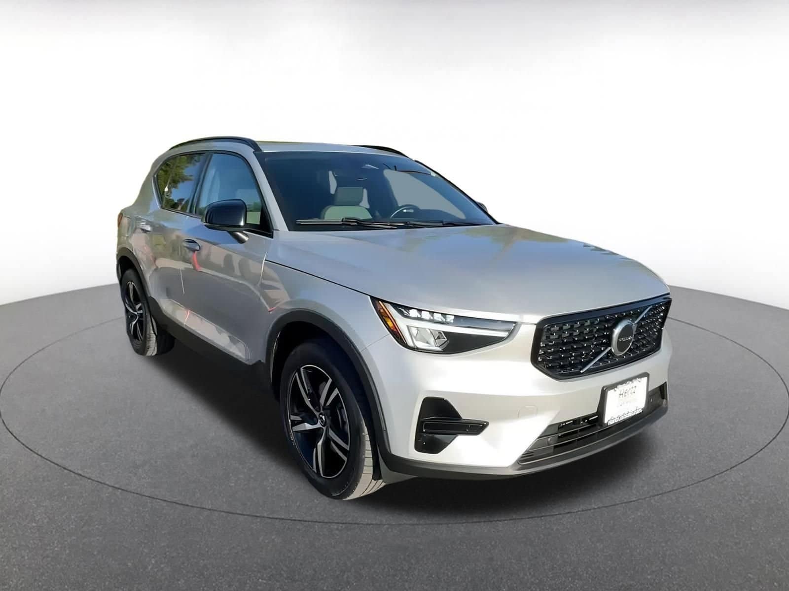 Thumbnail: 2024 Volvo XC40 - 3