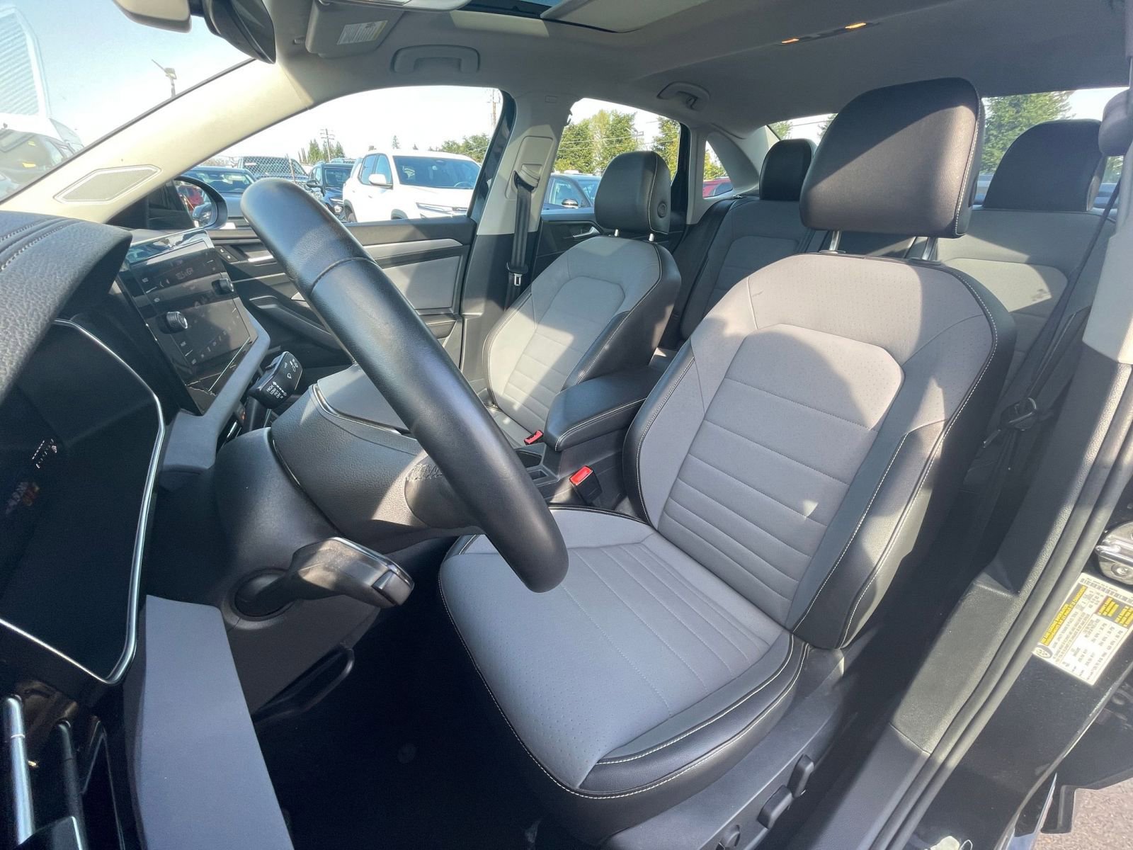 Thumbnail: 2025 Volkswagen Jetta - 32