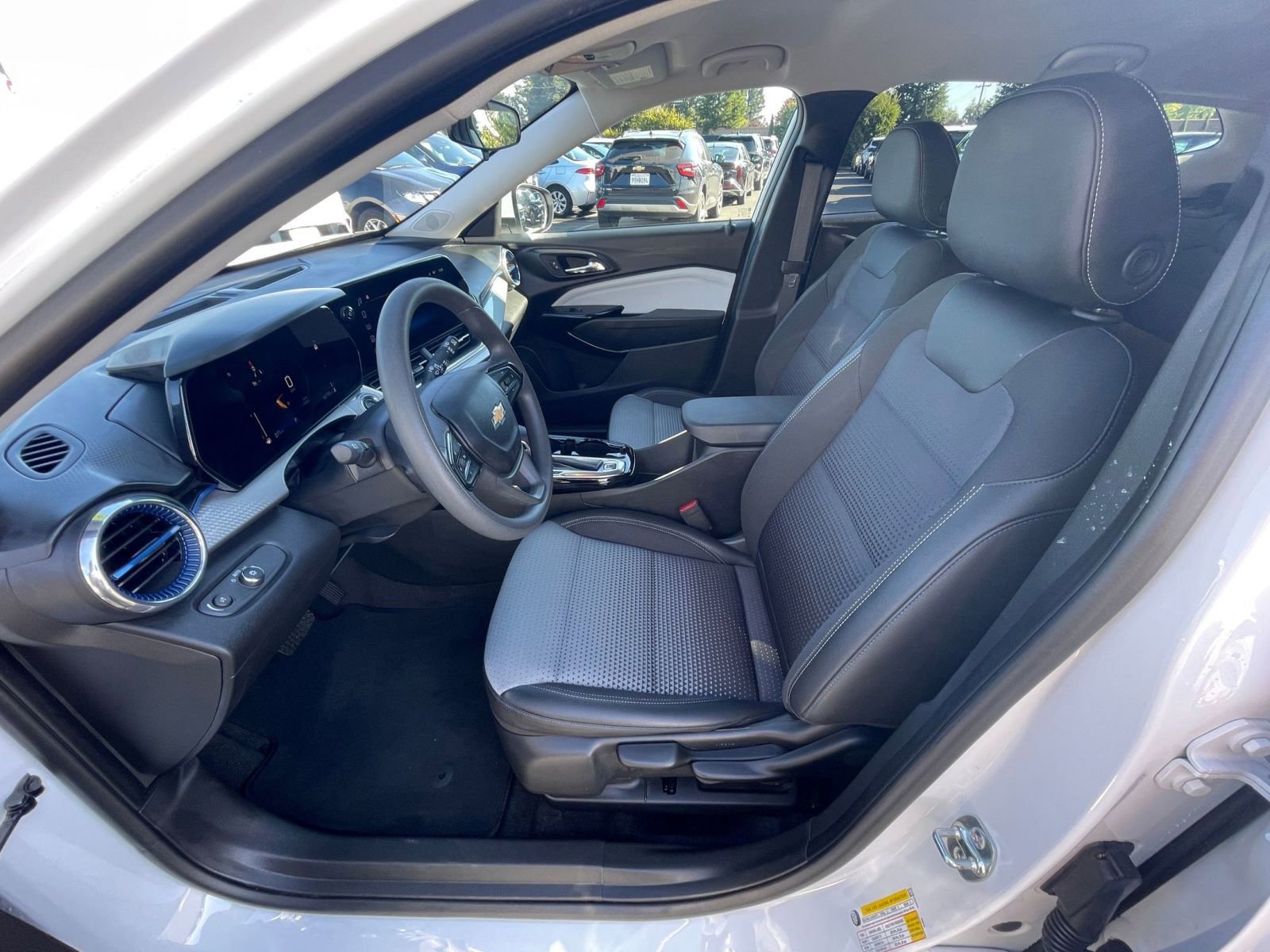 Thumbnail: 2025 Chevrolet Trax - 25