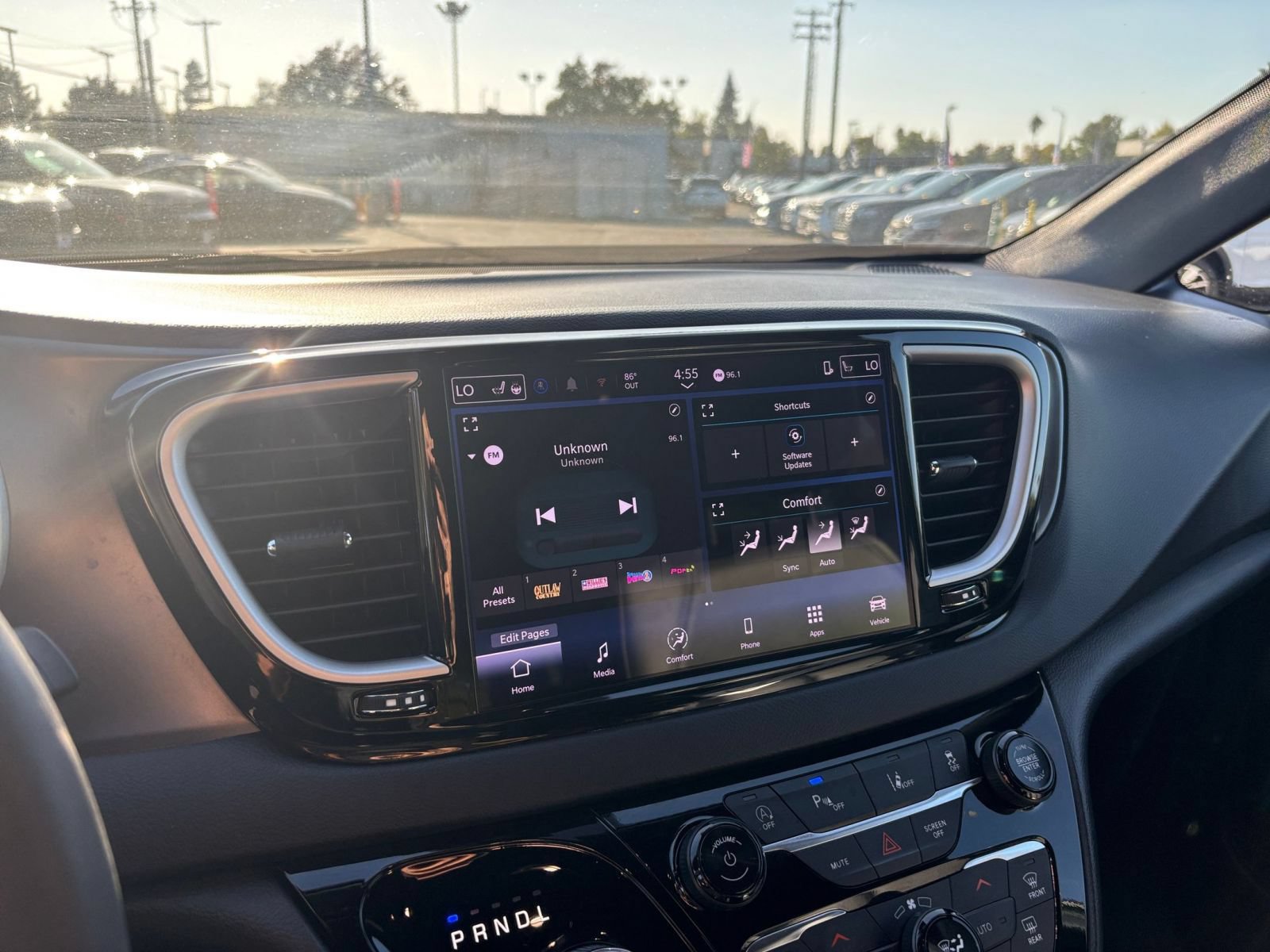 Thumbnail: 2025 Chrysler Pacifica - 19