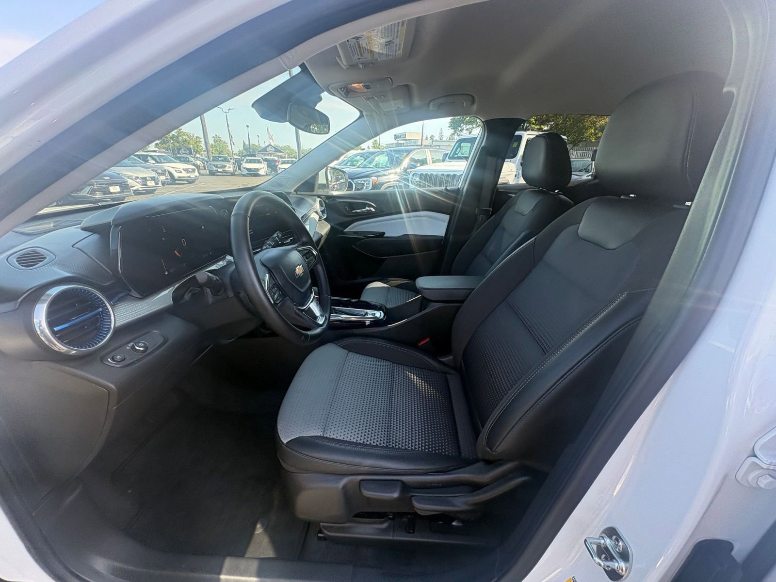 Thumbnail: 2025 Chevrolet Trax - 25