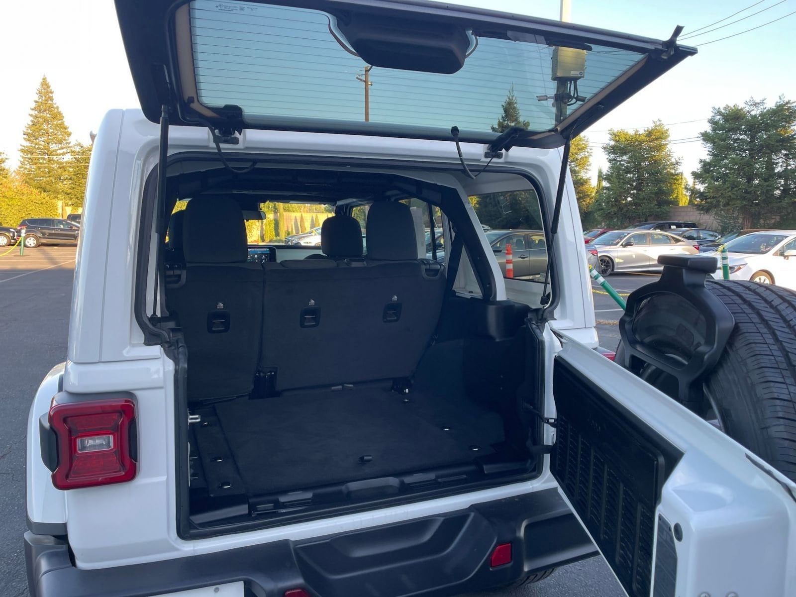 Thumbnail: 2025 Jeep Wrangler - 31