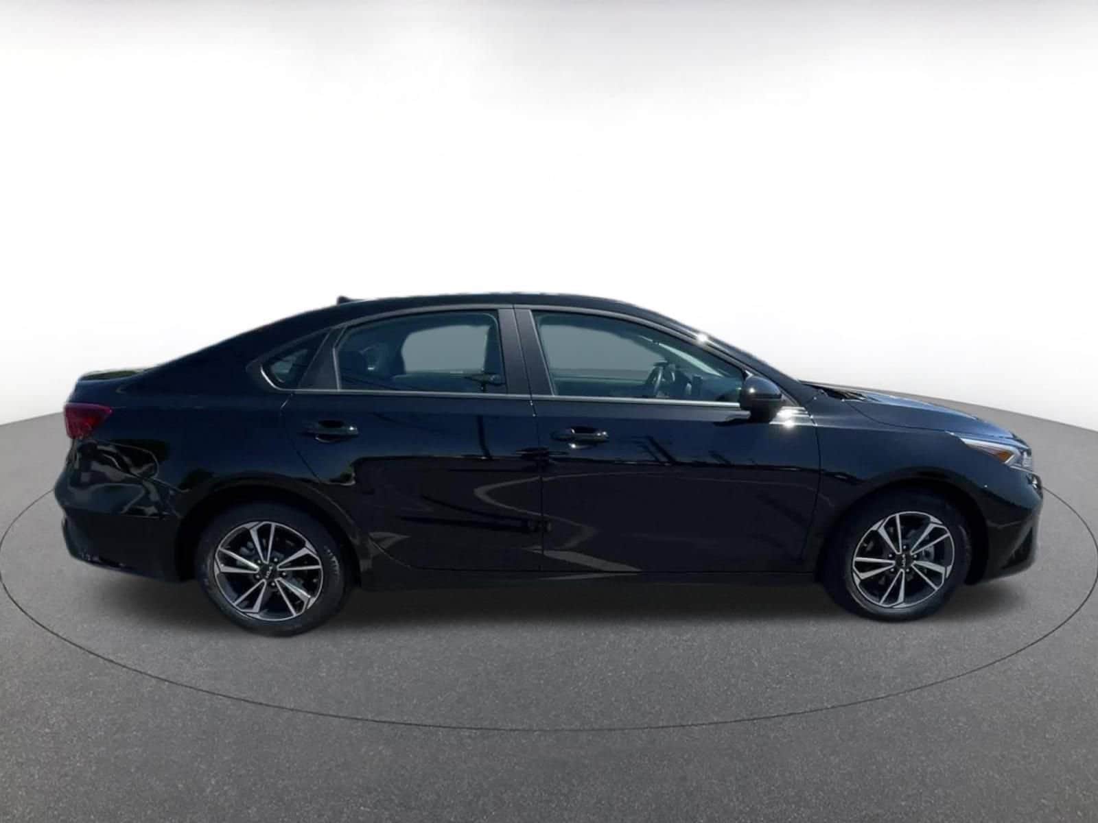 Thumbnail: 2024 Kia Forte - 16