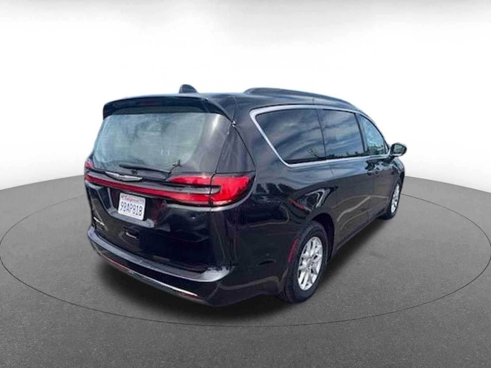 Thumbnail: 2022 Chrysler Pacifica - 4
