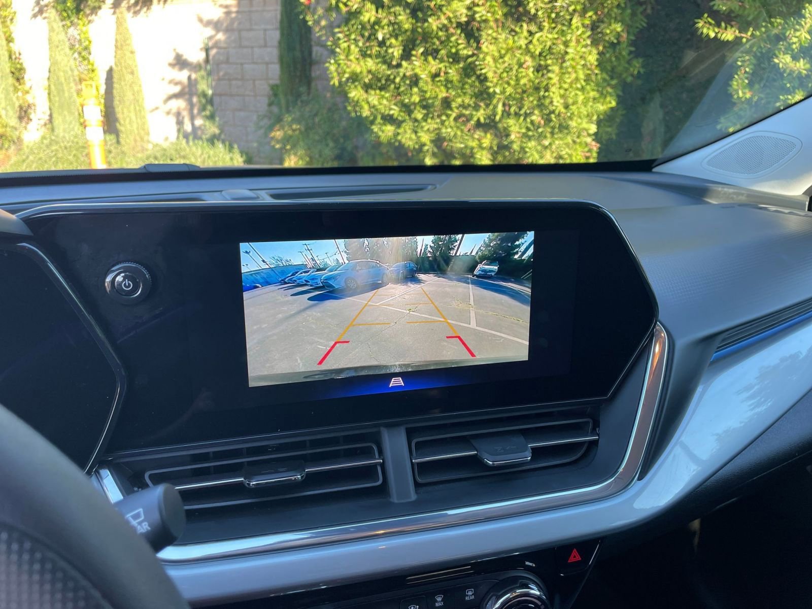 Thumbnail: 2025 Chevrolet Trax - 17